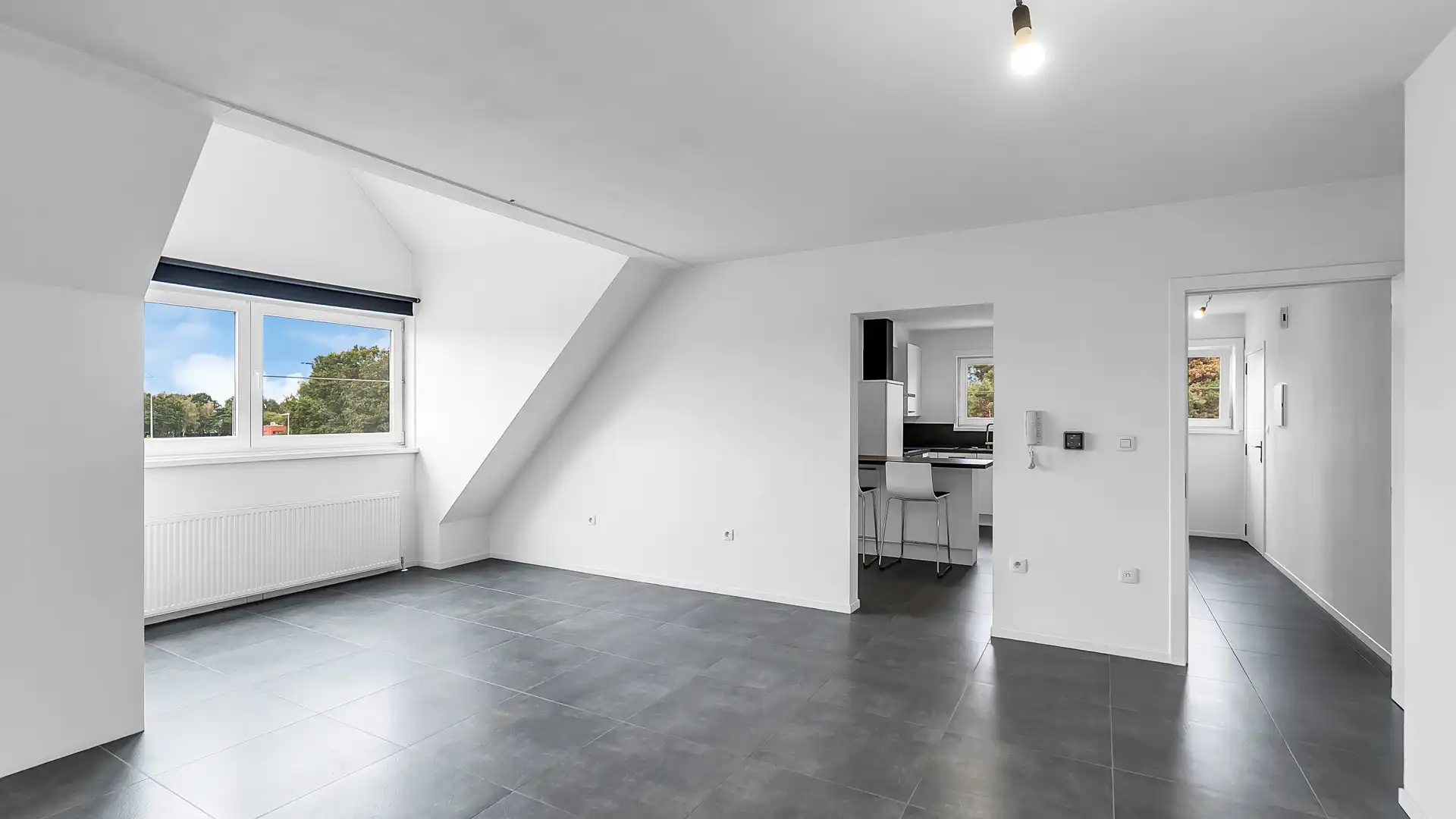 Ruim en instapklaar appartement met 2 slpkrs in Genk foto {{pictureIndex}}