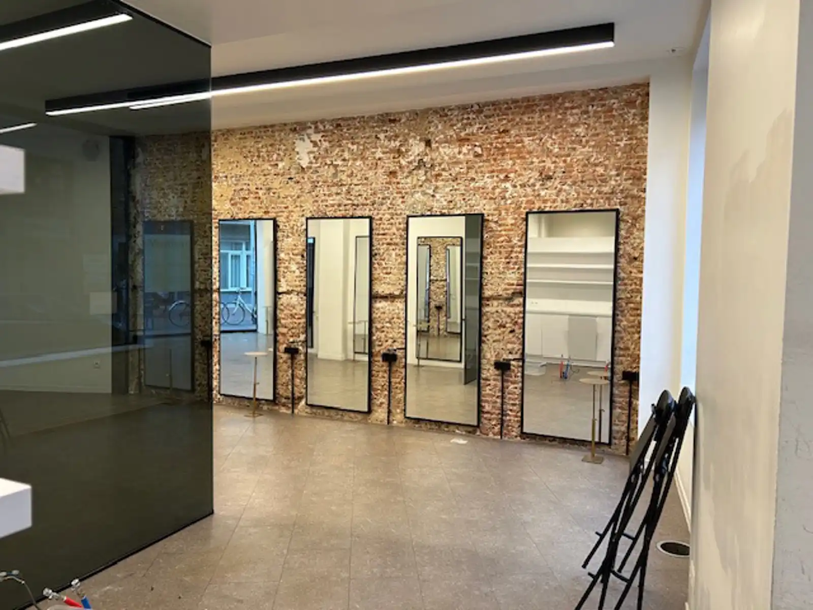 Instapklaar Handelspand in het Hart van Antwerpen foto 9