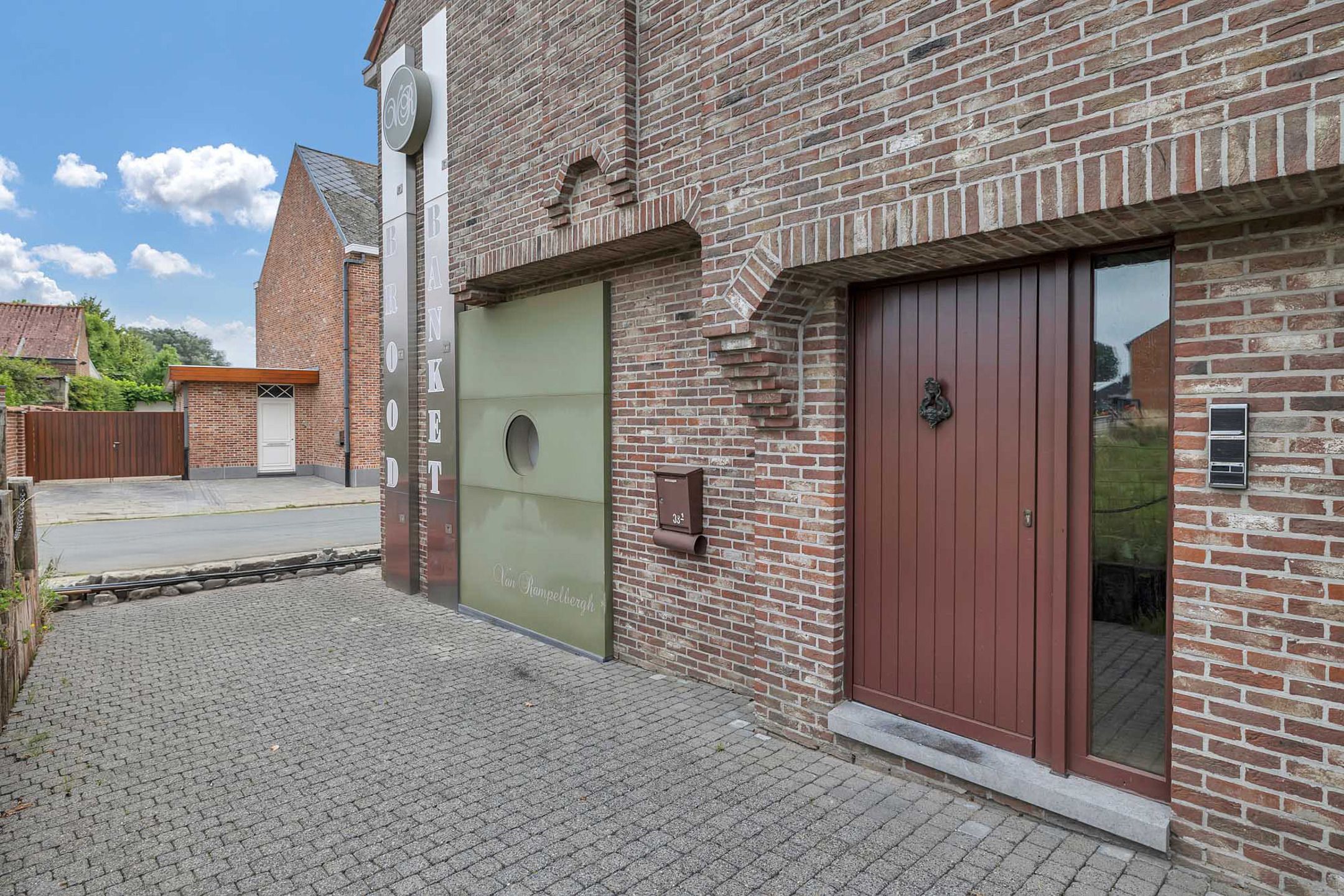 Handelswoning met ruime garage  foto 18