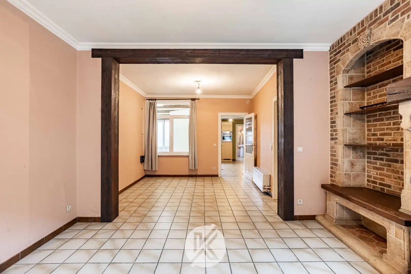 Op te knappen woning nabij centrum Herzele foto {{pictureIndex}}