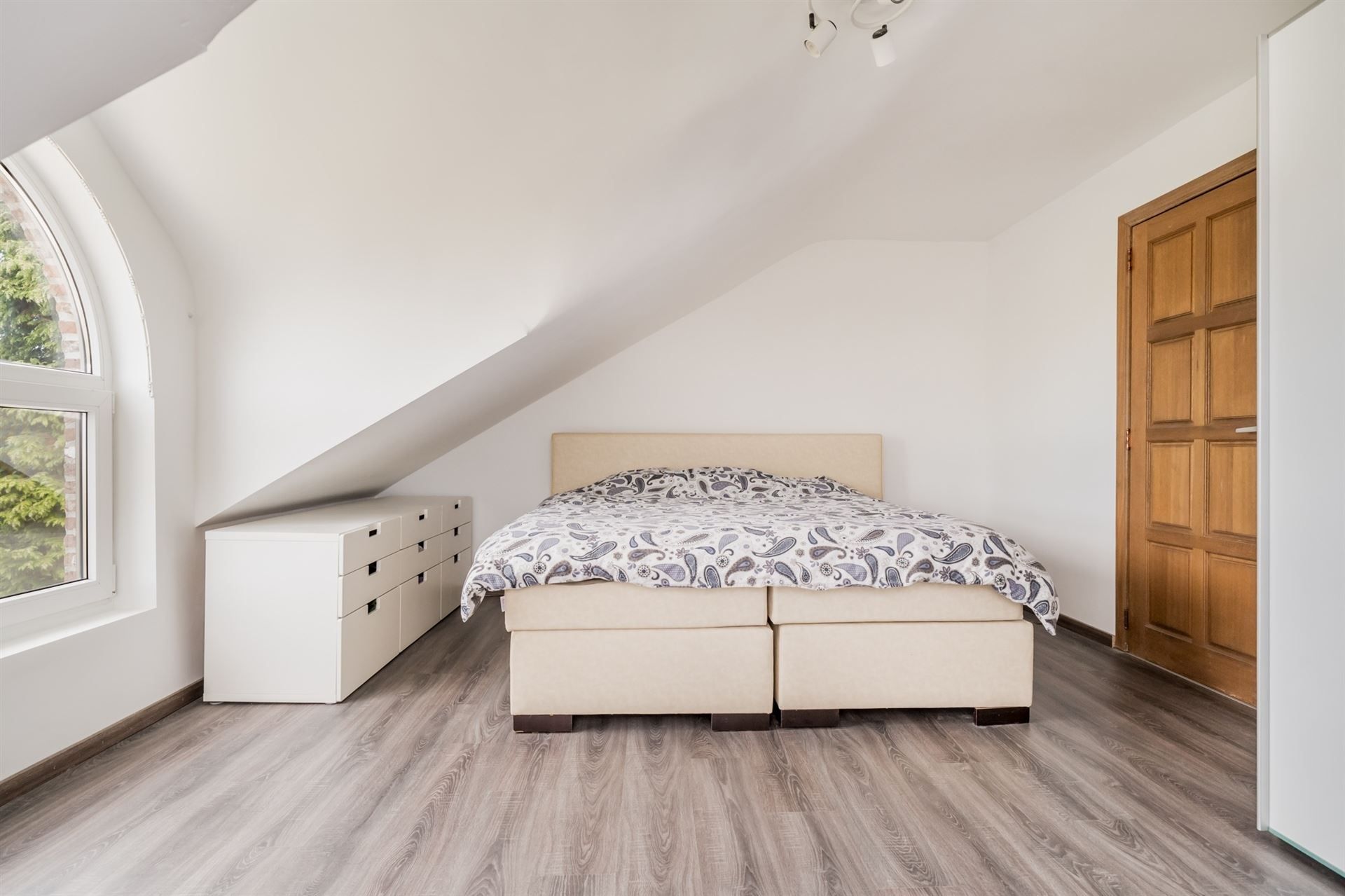 Ruime lichtrijke villa met 313 m² woonoppervlakte en prachtig groen uitzicht foto 21