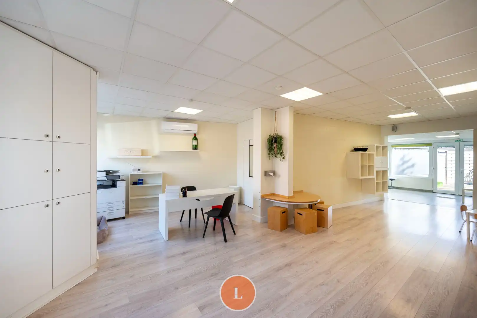 Te koop ruime halfopen woning met 4 slaapkamers en uitweg te Sint-Eloois-Winkel. foto 2