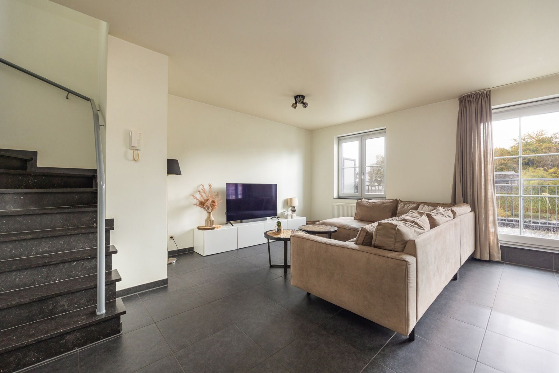 Ruim duplex-appartement (144m²) met 3 slaapkamers, 2 badkamers, 2 terrassen, zolderberging en autostaanplaats. foto 9