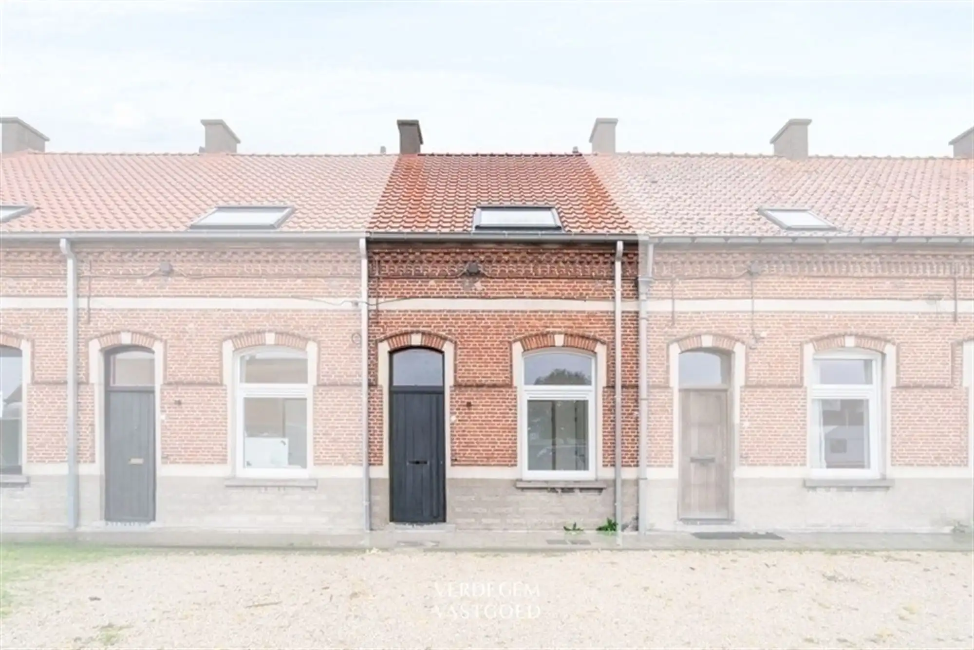 Volledig vernieuwd polderhuisje met 2 slaapkamers en E-peil 45 foto {{pictureIndex}}