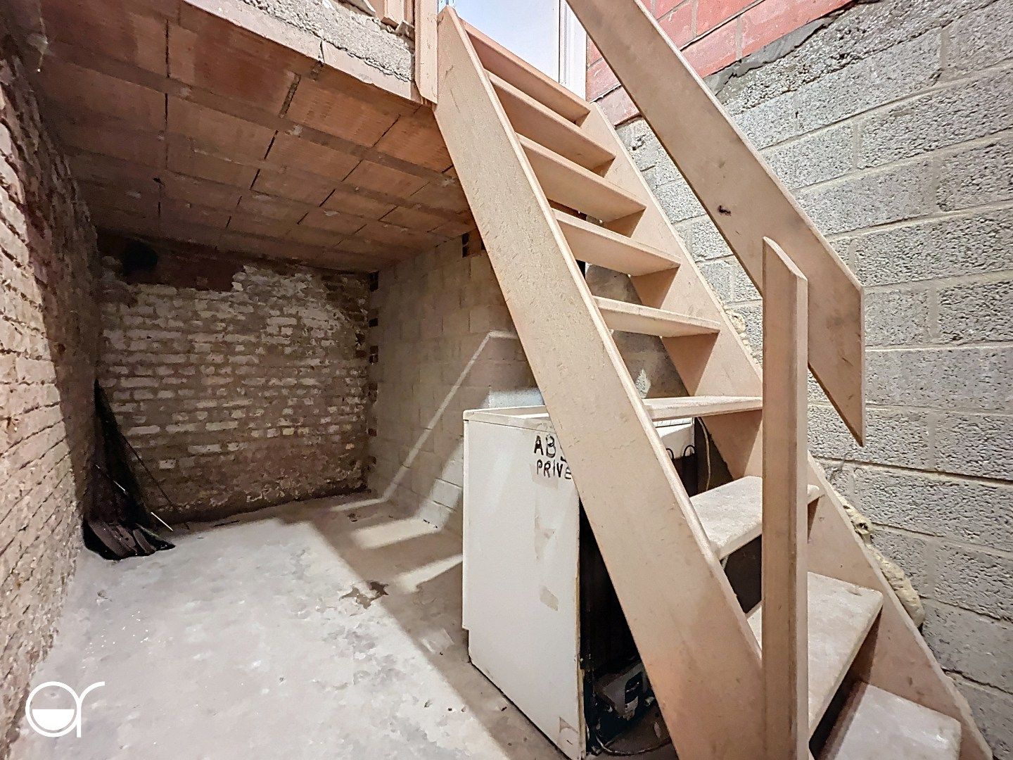 Op te frissen woning met grote tuin nabij Stropkaai foto 24