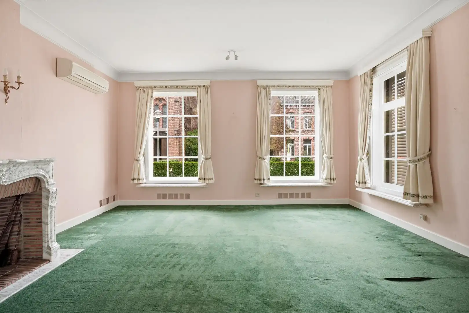 Statige woning te koop in centrum Stasegem, onder de kerktoren op 1000 m² grond, afgewerkt met authentieke en kwaliteitsvolle materialen. foto 4