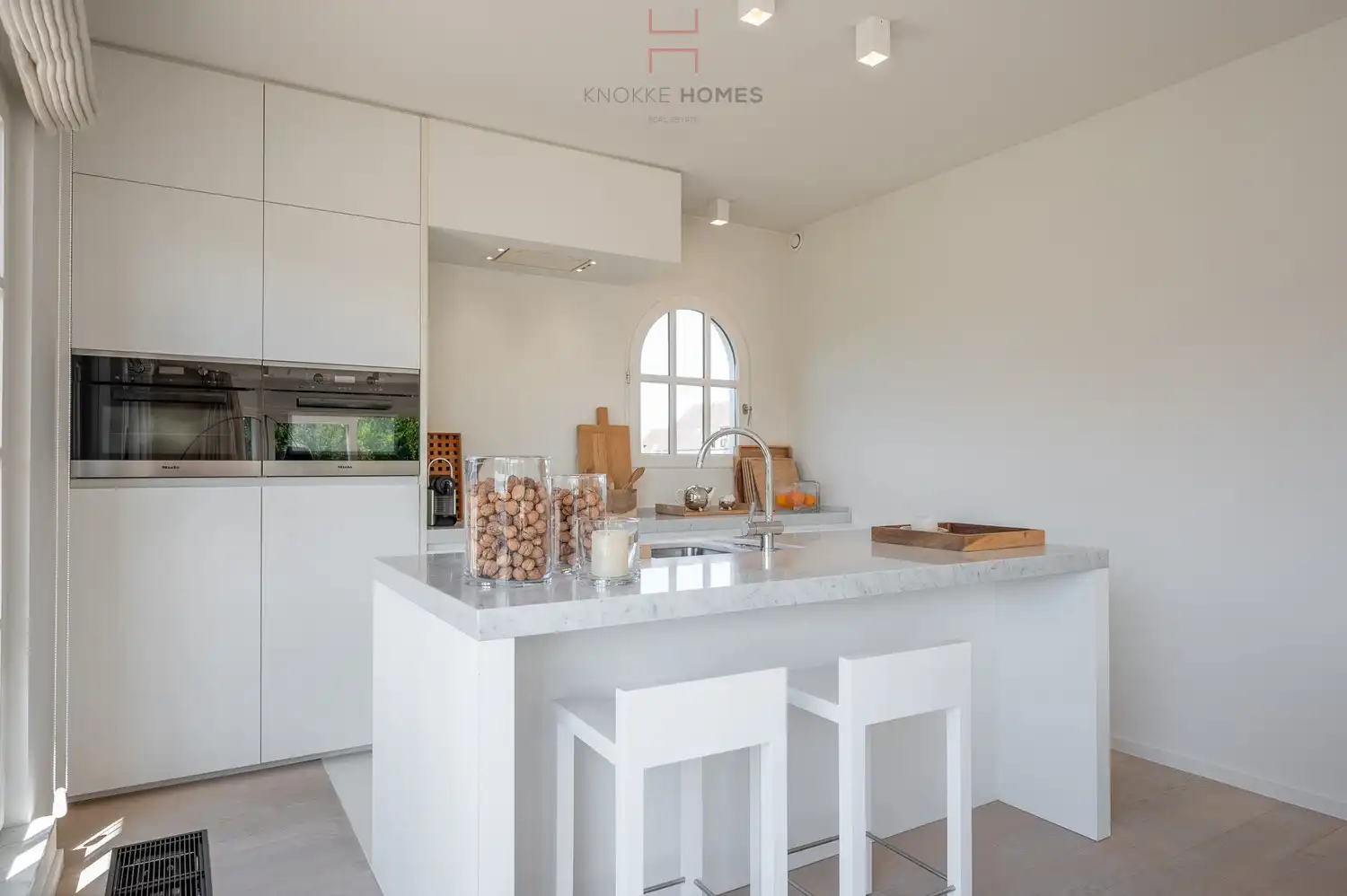 Prachtig hoekappartement met grote terrassen in het prestigieuze domein "Tennis Gardens", Zoute. foto 15