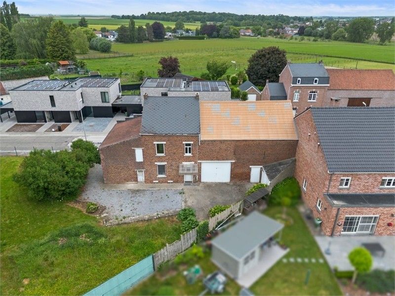 TE RENOVEREN GEZINSWONING MET LOODS IN HET LANDELIJKE GINGELOM foto 8