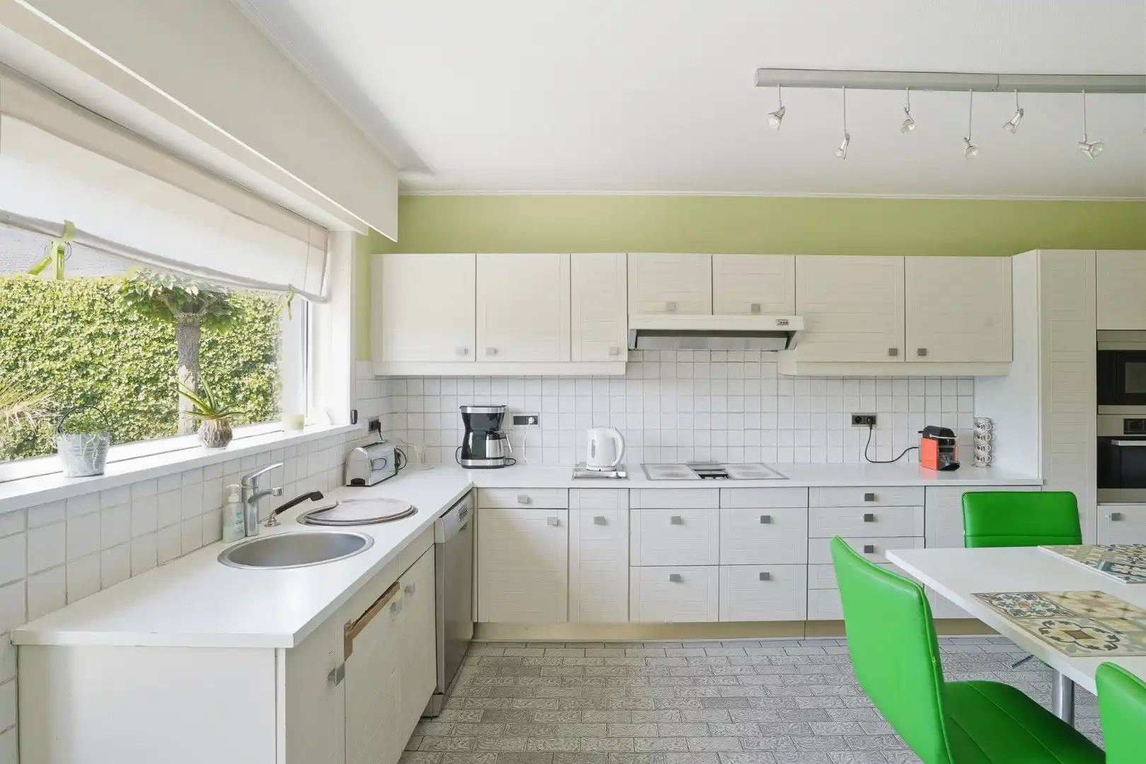 Alleenstaande woning met zonnige tuin op 980 m² foto 9
