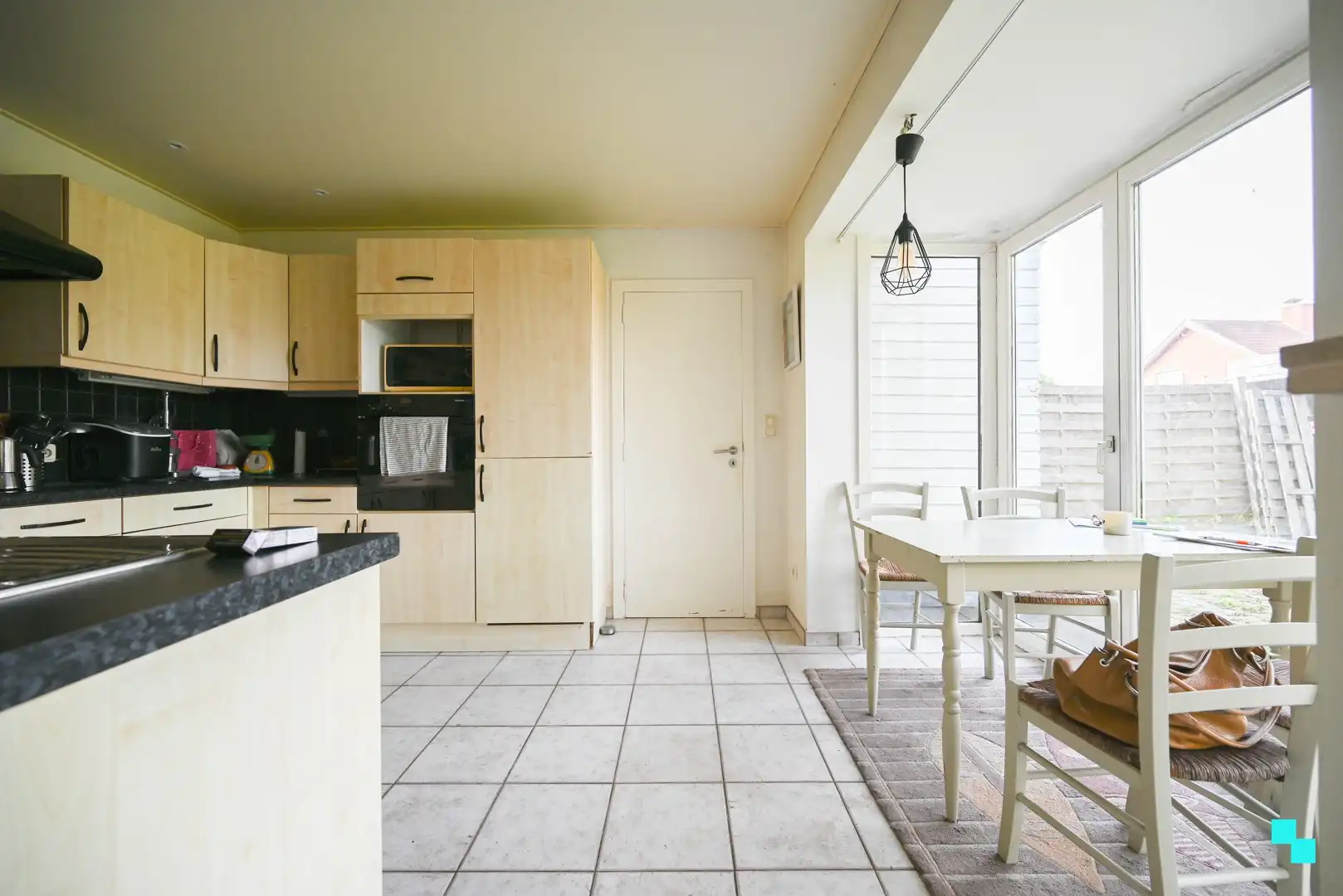 Alleenstaande, te renoveren villa in residentiële buurt foto 13