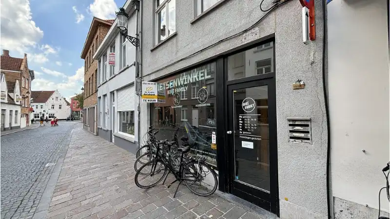 Handelspand te huur in de Langestraat in Brugge foto 9