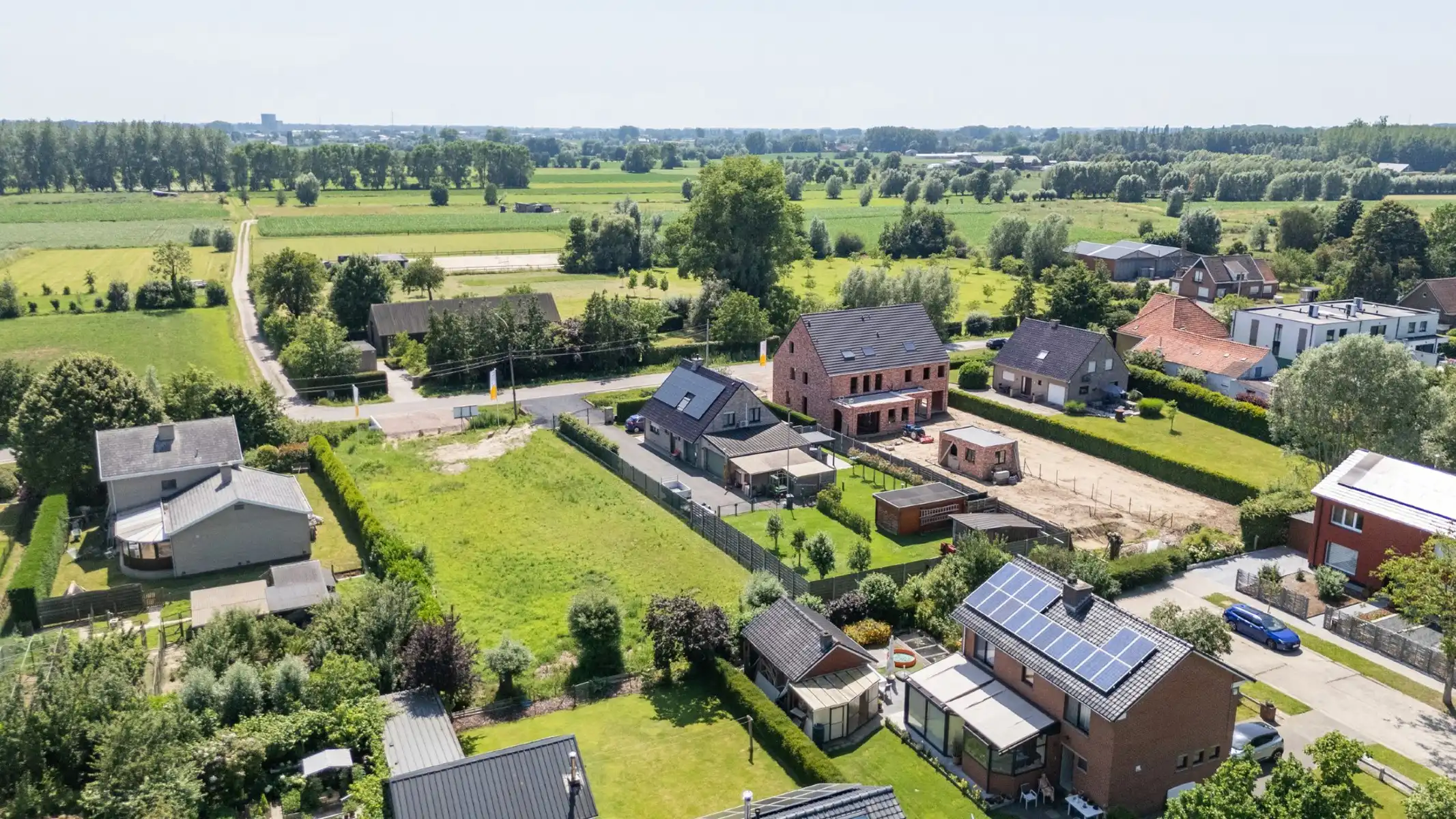 Halfopen nieuwbouw in moderne architectuur foto 2
