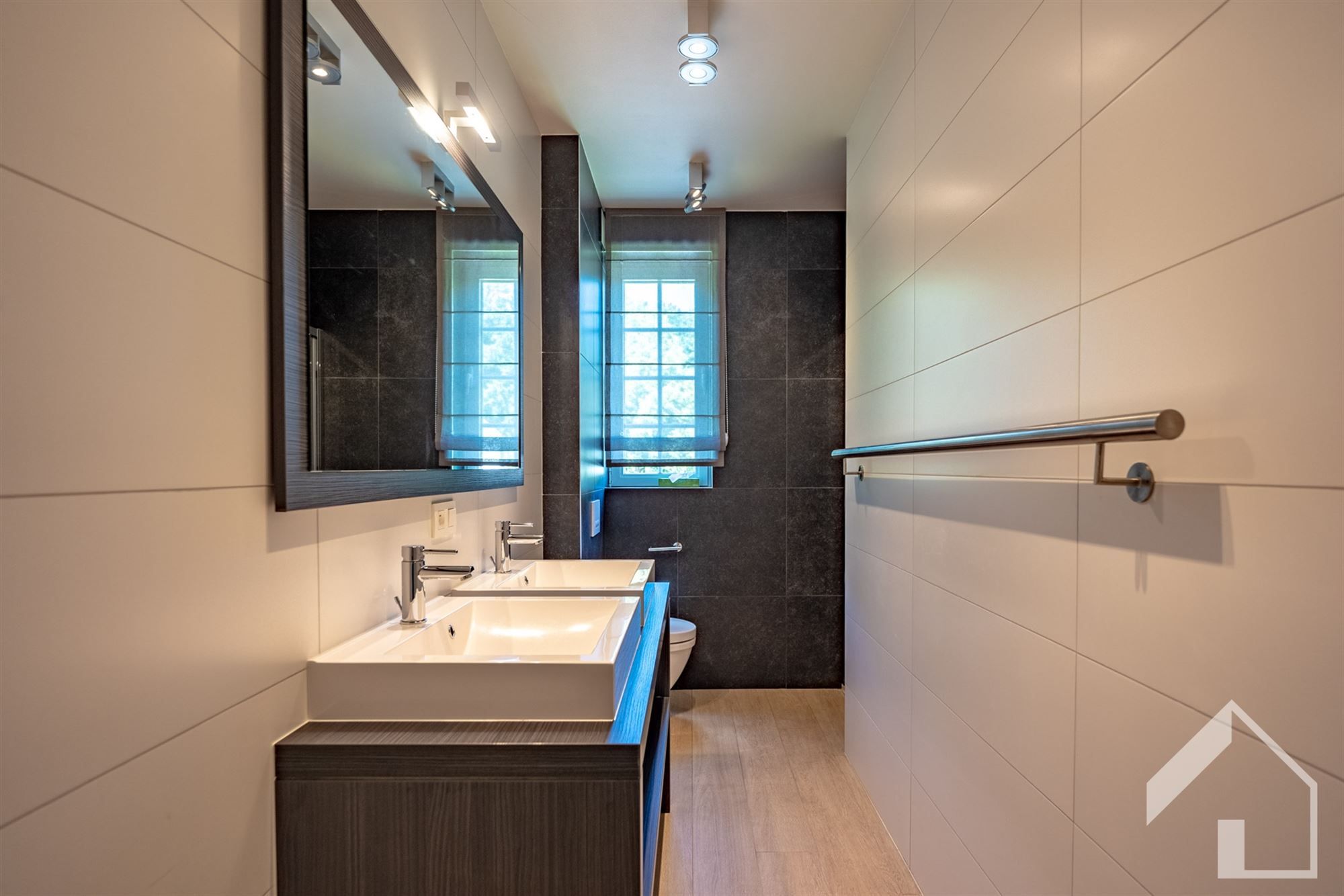 Energiezuinige woning met lift, tuin, oprit en inpandige garage foto 20