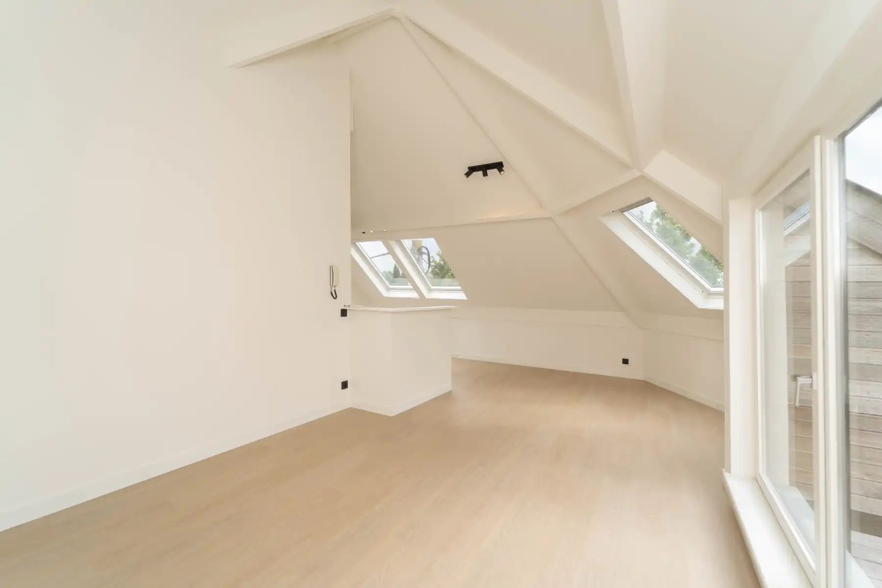 Gerenoveerd, lichtrijk 2 slpk-appartement met zonneterras foto 7