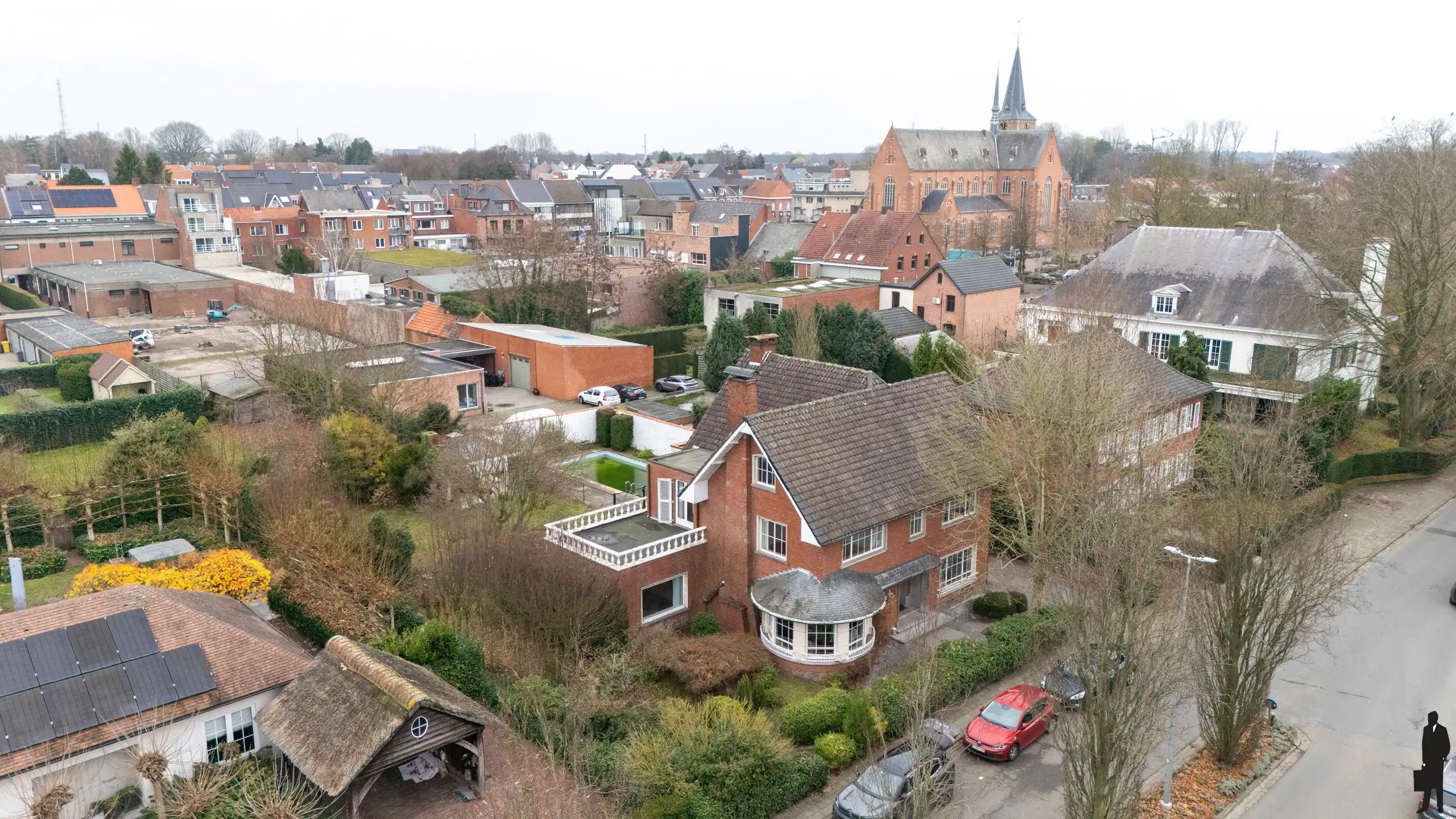 Statige en ruime gezinswoning met 5 slpks op 1.065m² foto 27