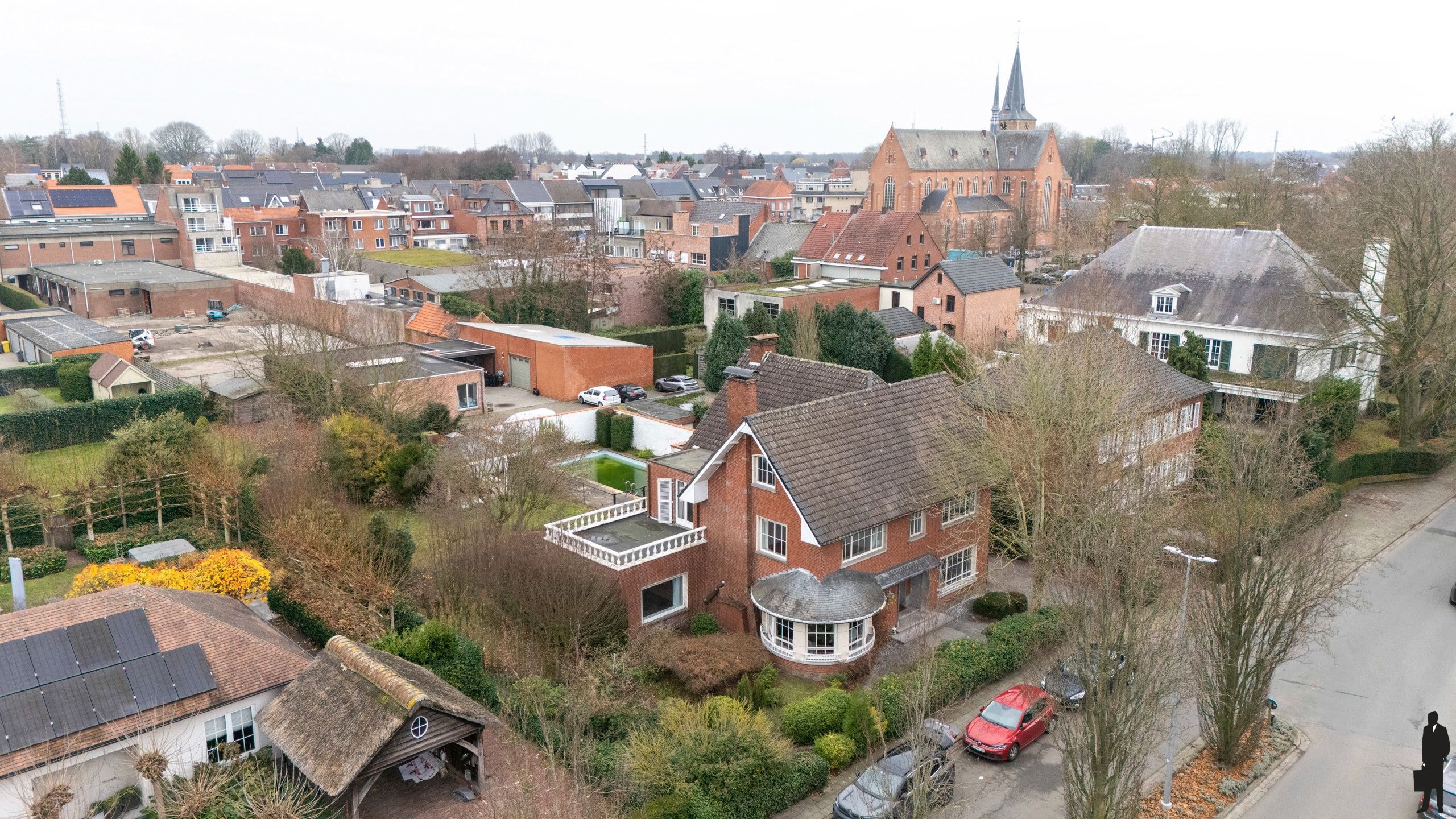 Statige en ruime gezinswoning met 5 slpks op 1.065m² foto 27