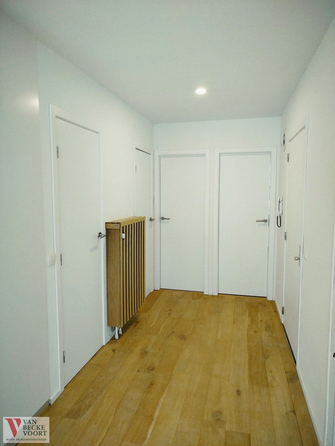 Vernieuwd appartement met zijdelings zeezicht foto 8