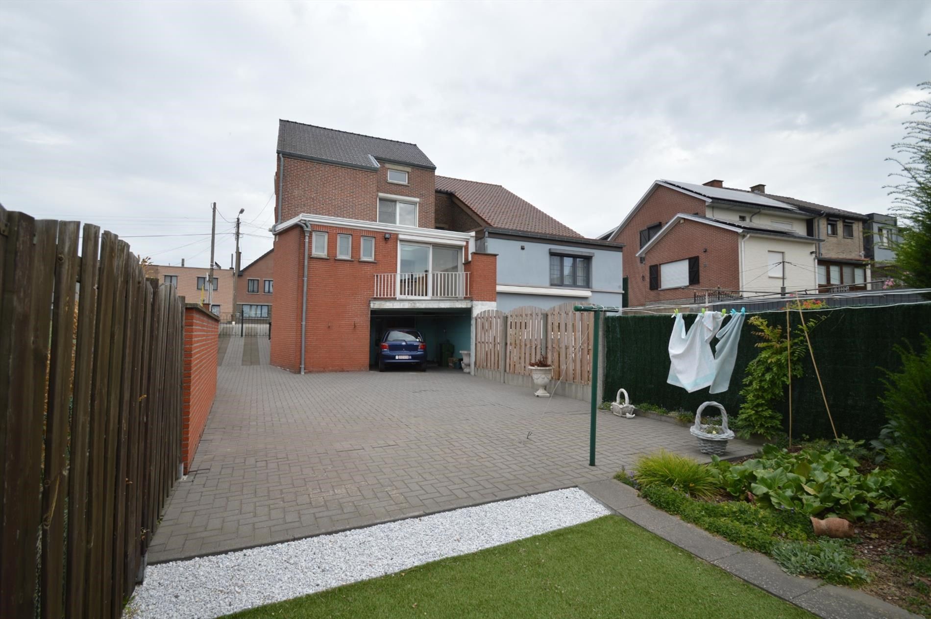 Verzorgde halfopen woning met drie slaapkamers en tuin  foto 26