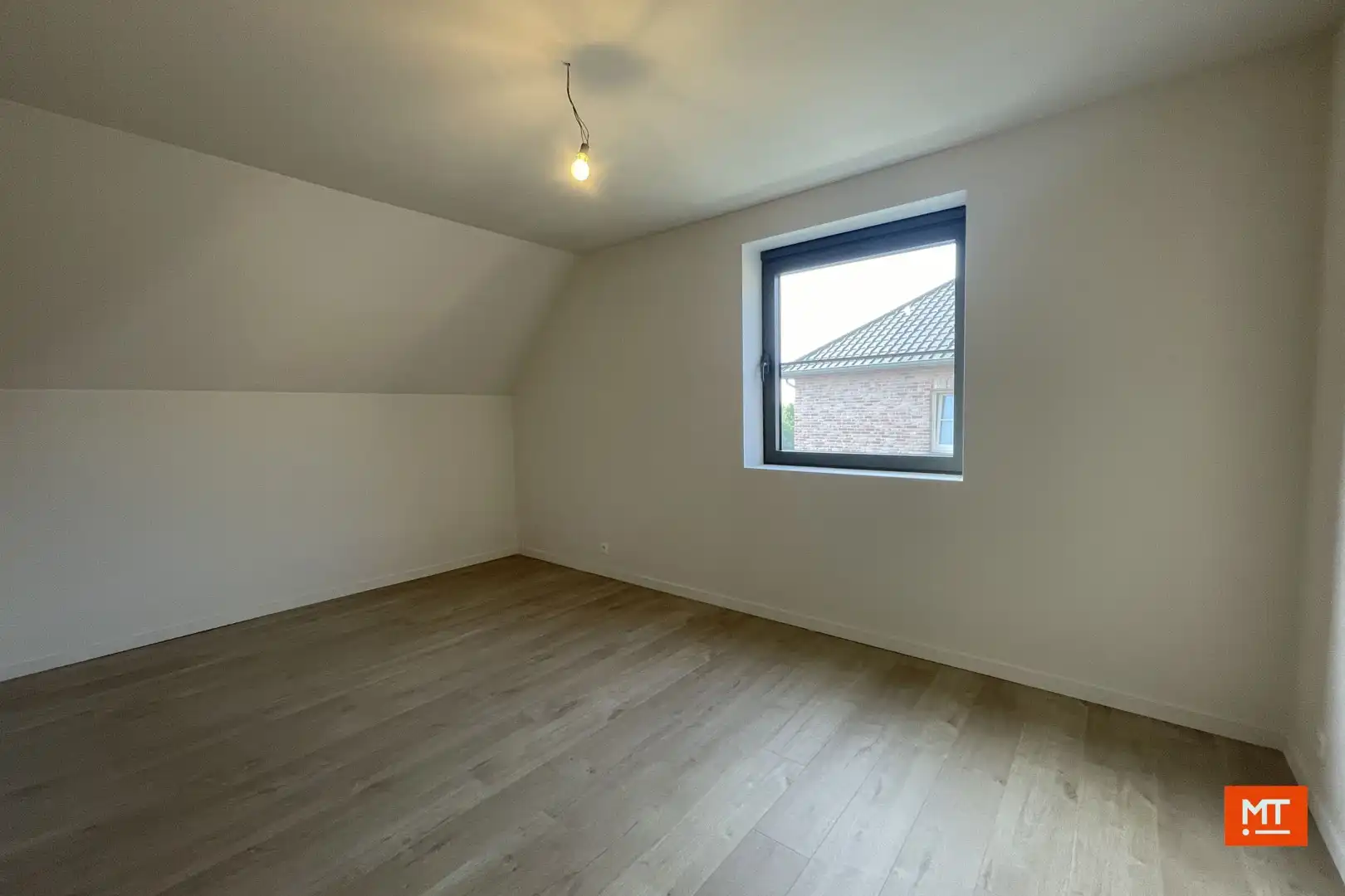 Nieuwbouwwoning te huur met 3 ruime slaapkamers en carport foto 8