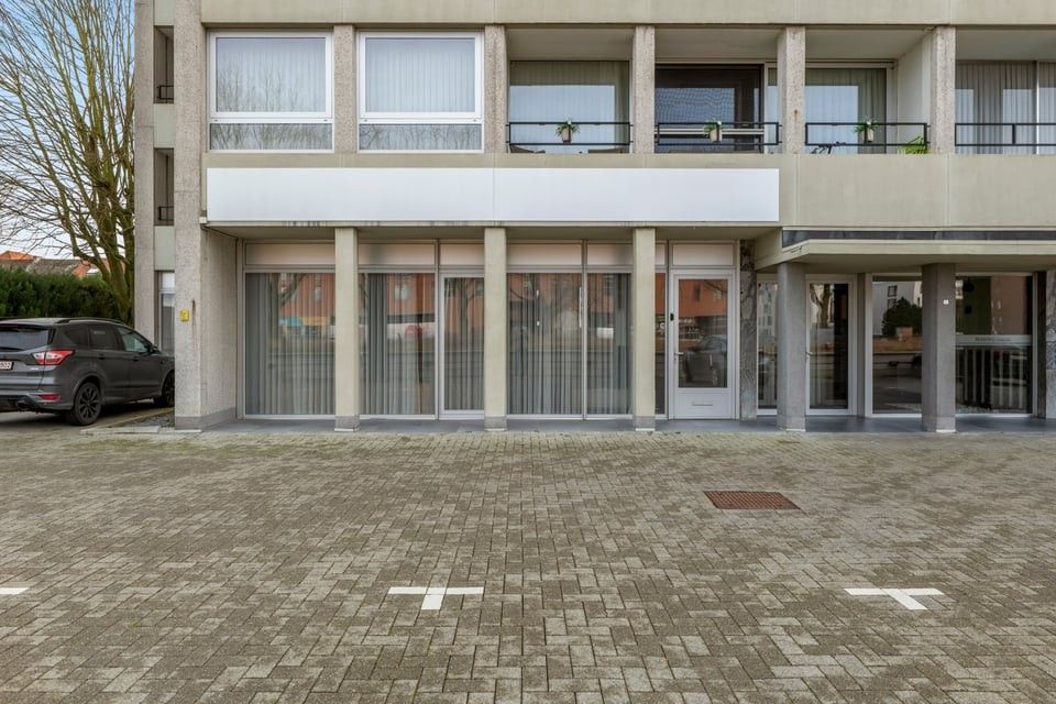 RUIME KANTOORRUIMTE VLAKBIJ HET CENTRUM VAN SINT-TRUIDEN foto 4