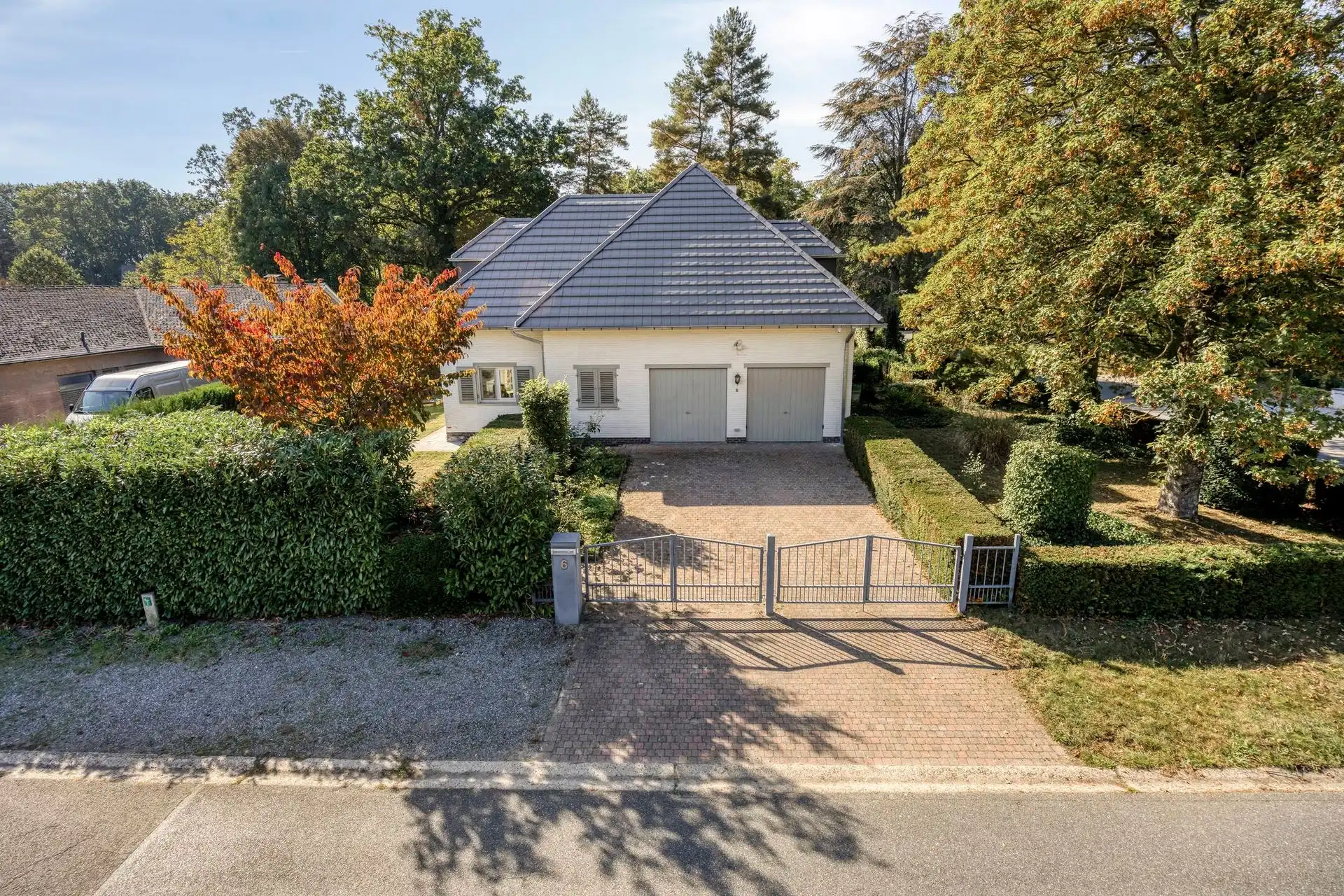 Prachtig gerenoveerde villa in de Zonnebos wijk foto 2