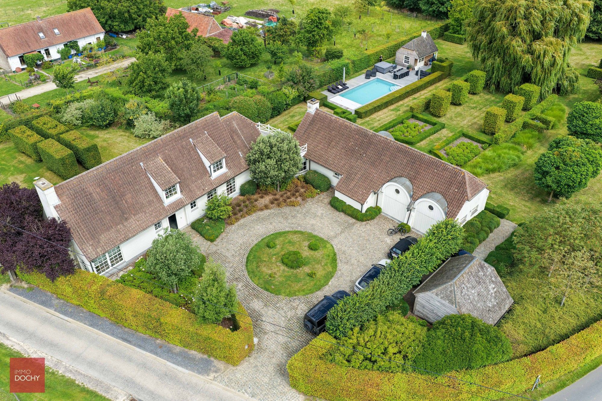 Ruime villa met zwembad en prachtige tuin foto 3