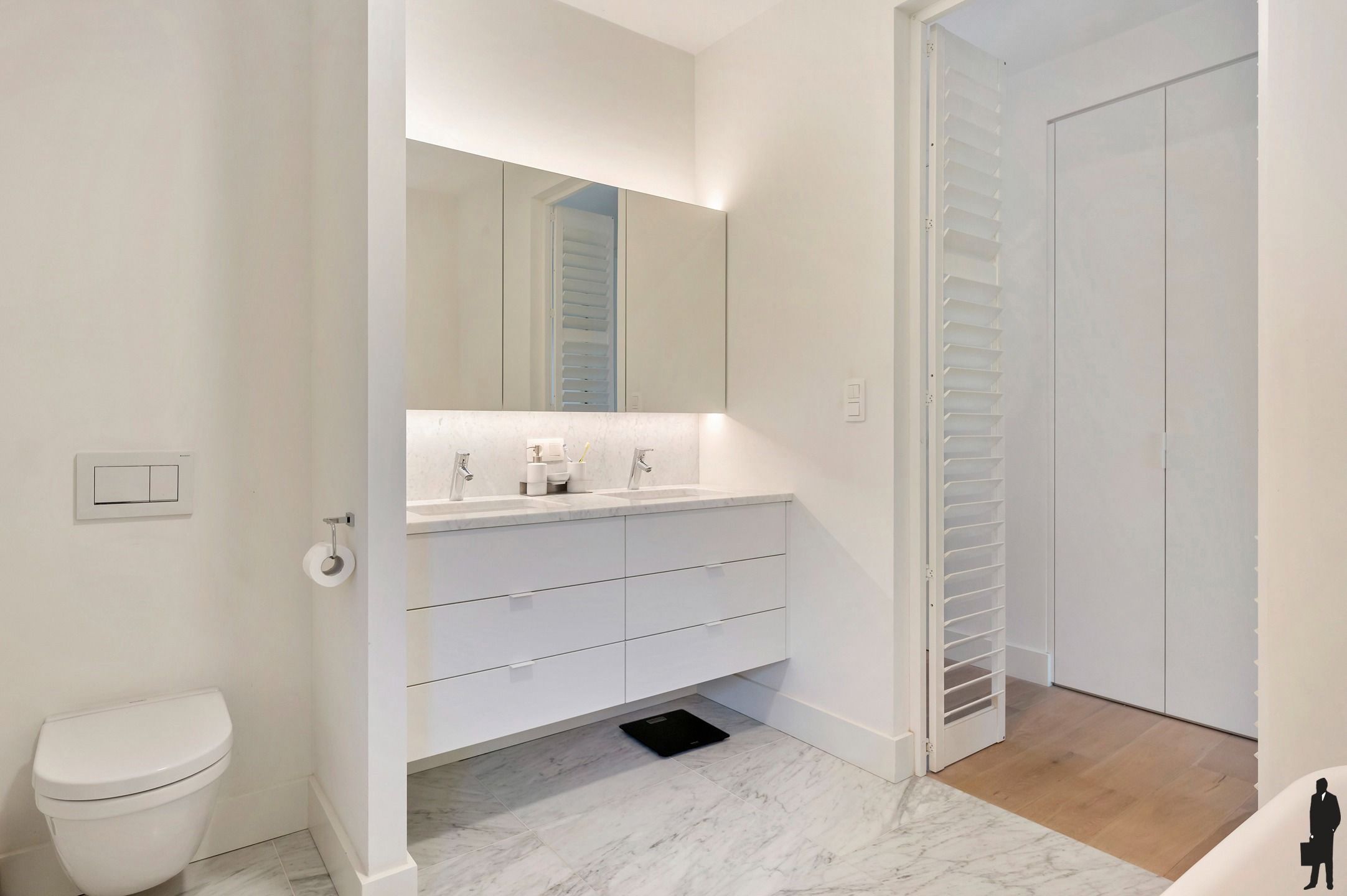 Ruim gerenoveerd appartement met 10 m gevelbreedte. foto 10