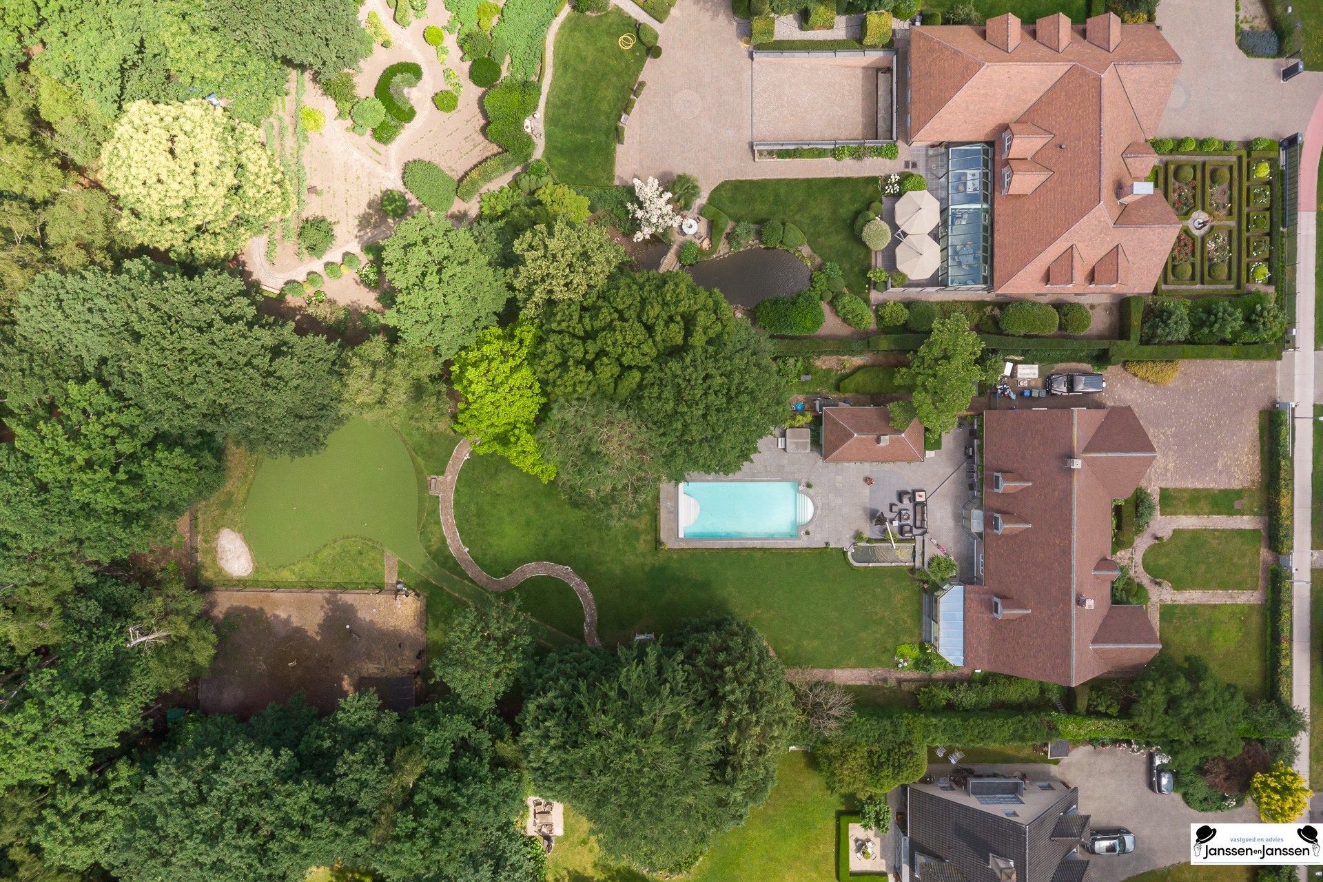Exclusieve villa met zwembad en golfterrein foto 39