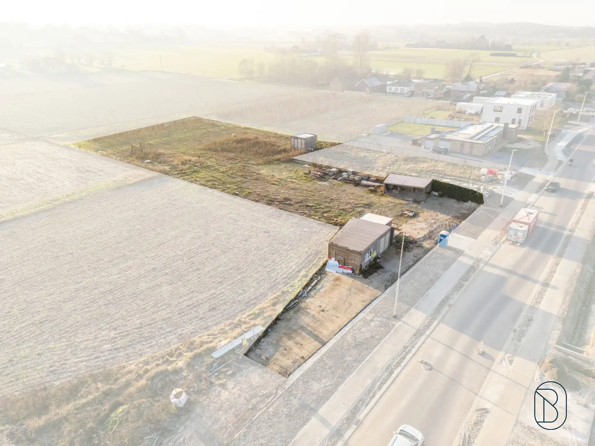 Prachtig gelegen bouwgrond met potentieel (loods + woonst) foto 2