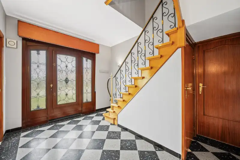 Open bebouwing met 4 slaapkamers. foto 11