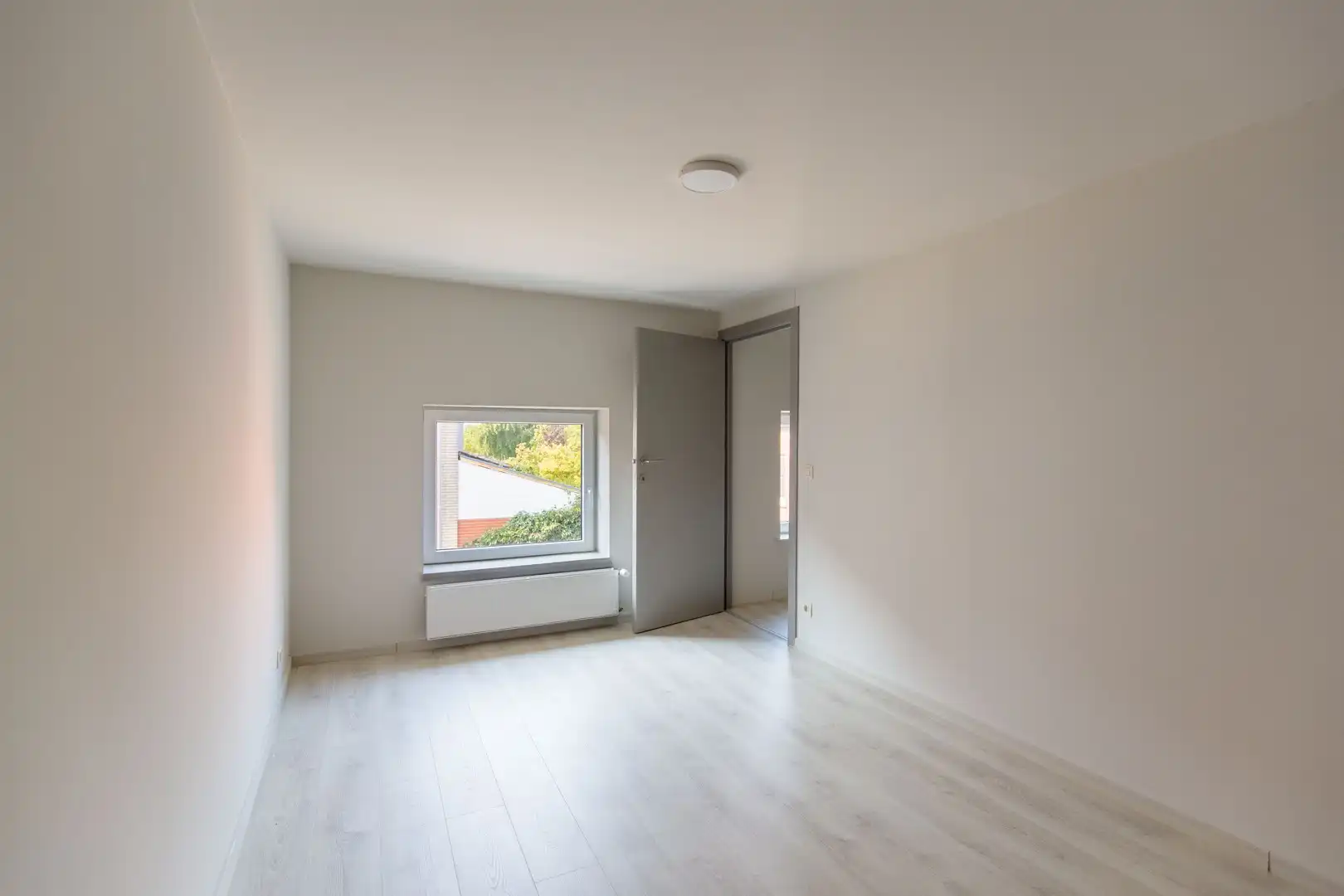 Grote dorpswoning helemaal opgefrist foto 20