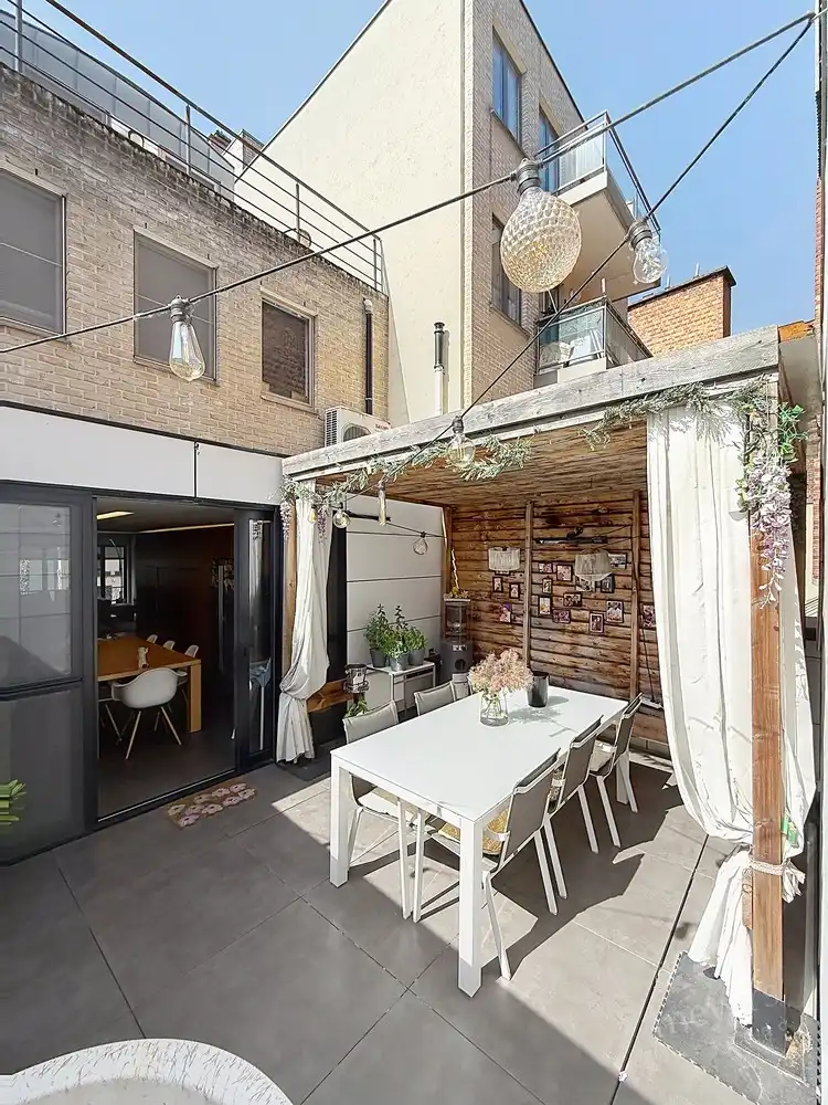 Ruim triplex-appartement met terras en afzonderlijk handelspand in hartje Hasselt foto 9