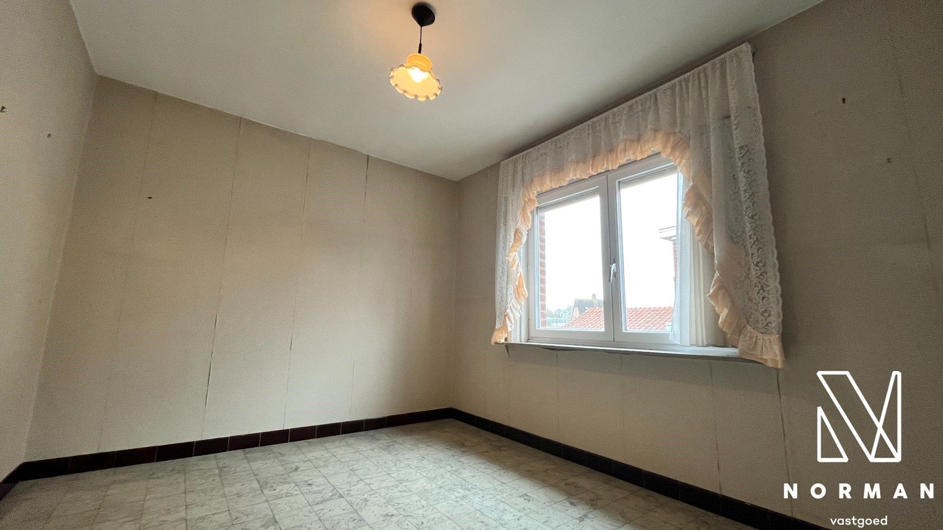 Sterke woning met mogelijks 5 kamers, 2 garages op 473 m² foto 12
