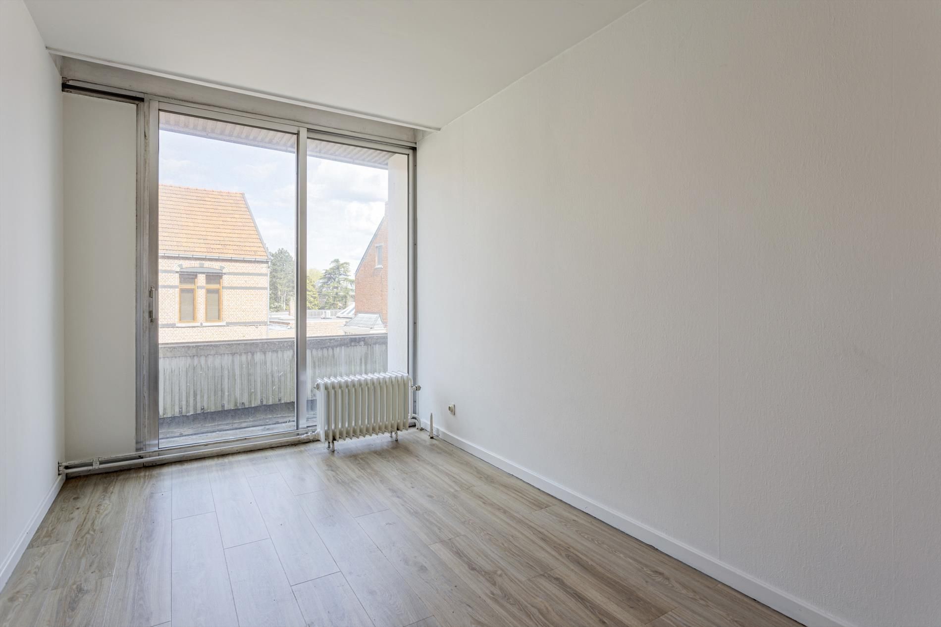 3 ruime te renoveren appartementen met 3 & 4 slaapkamers in het centrum van Balen! foto 25