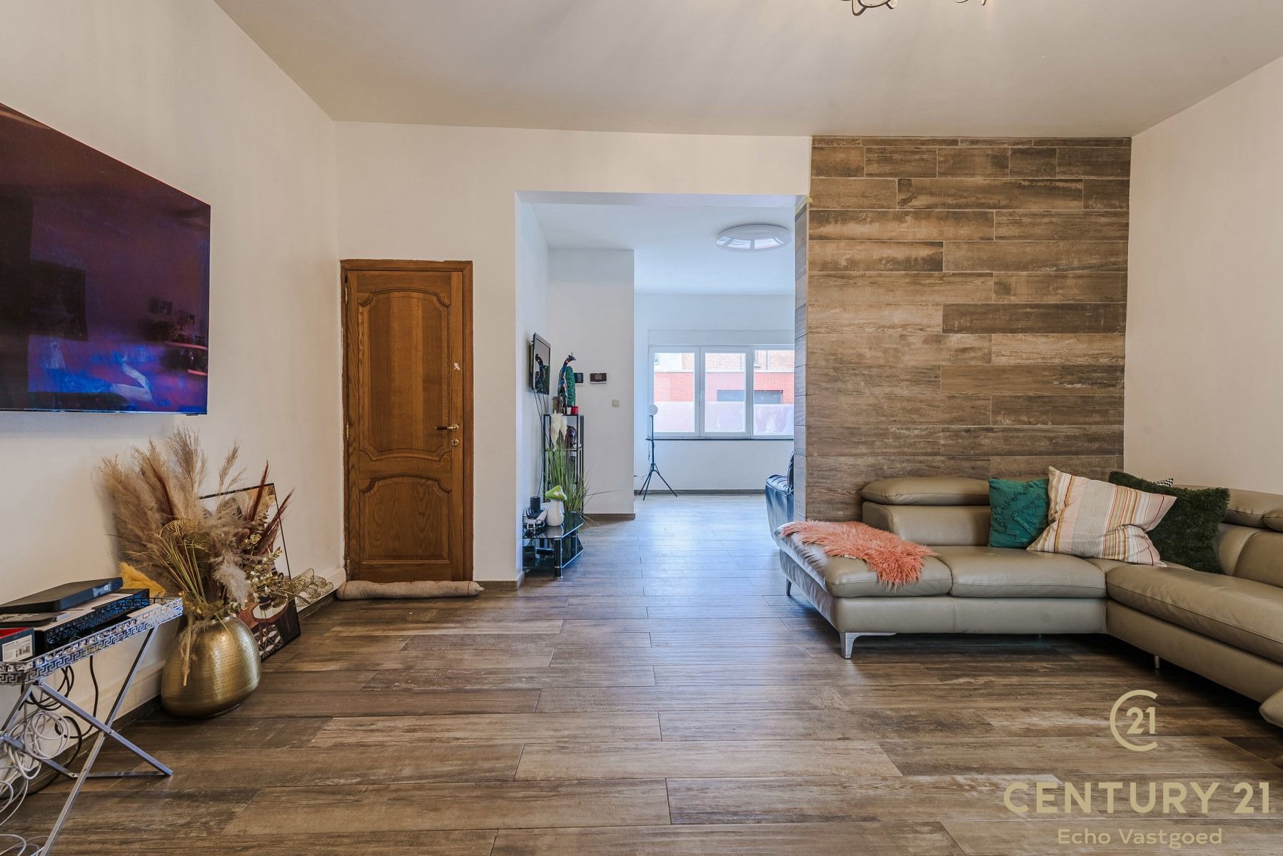 Ruime, gerenoveerde woning met 4 slpk en stadstuin foto 4