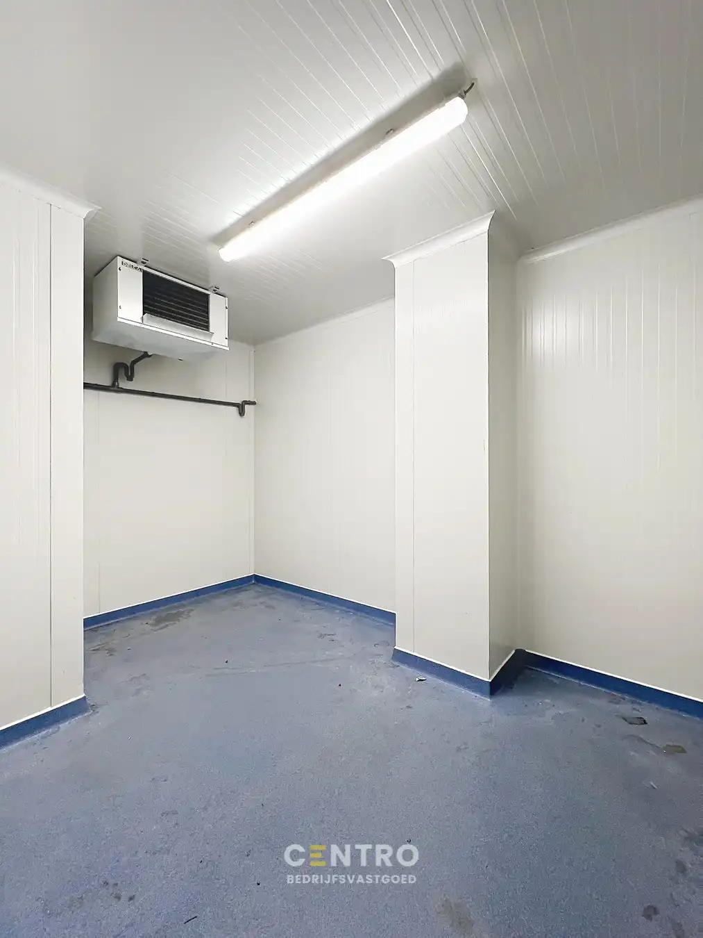 Multifunctioneel bedrijfspand (binnenrecreatie, toonzaal, winkel, opslag,...) van 782m² met 40 parkeerplaatsen op eigen terrein te Bavikhove (Harelbeke). foto 25