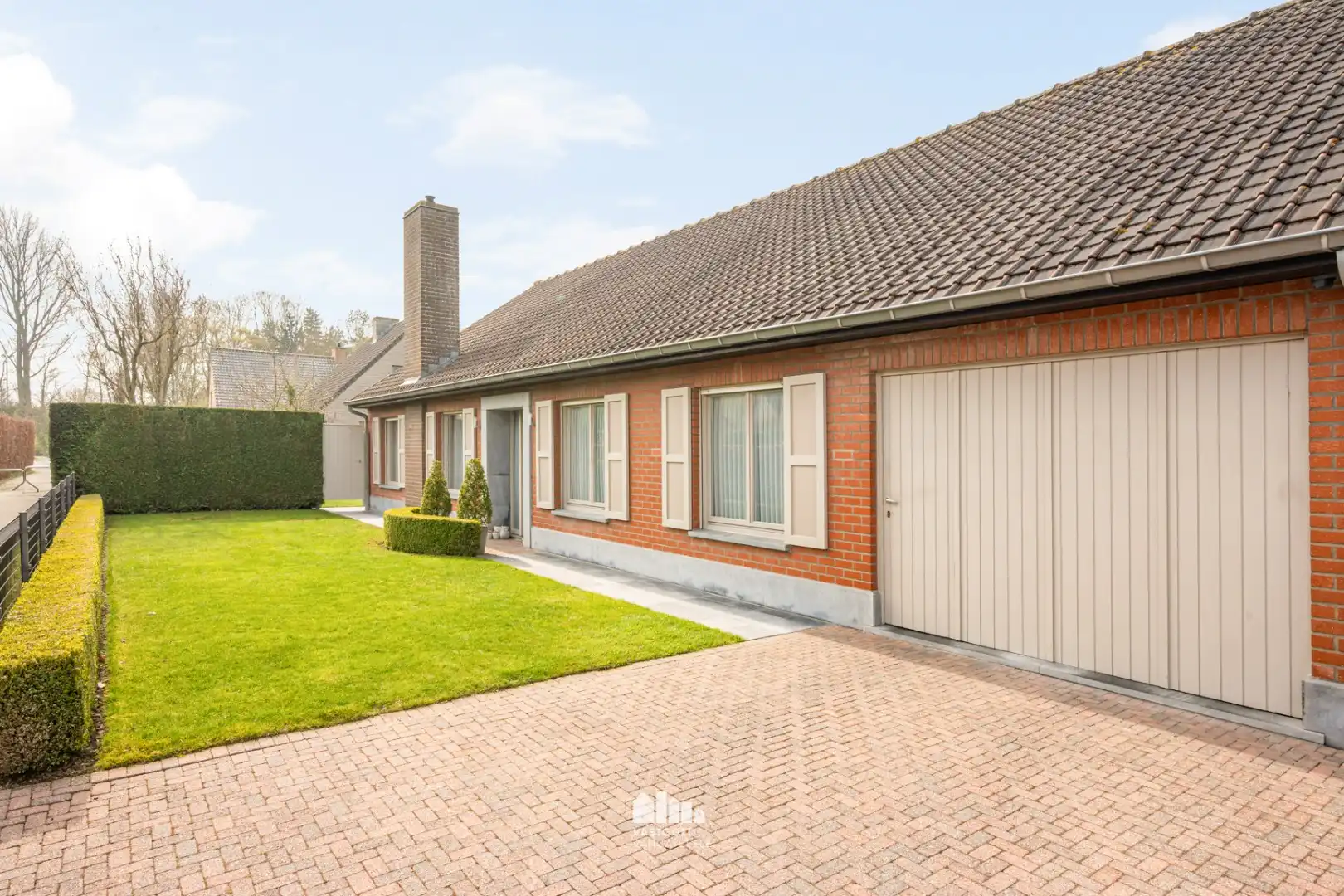 Instapklare villa met zonnige tuin op topligging in rustige wijk te Ieper    foto 2