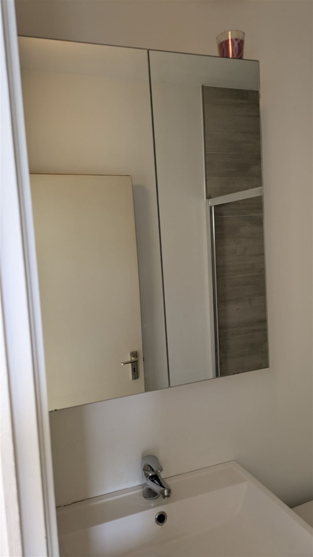 Ongemeubelde studio met groot terras foto 10