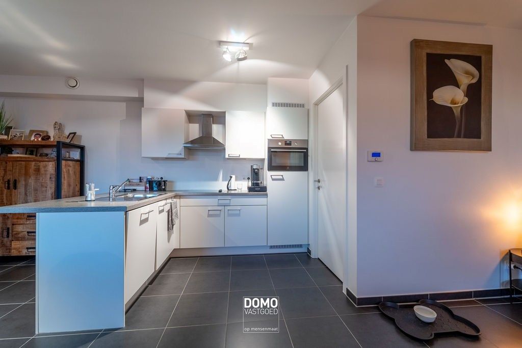 INSTAPKLAAR 2 SLAAPKAMER APPARTEMENT MET PRACHTIG RUIM TERRAS TE BILZEN CENTRUM foto 6