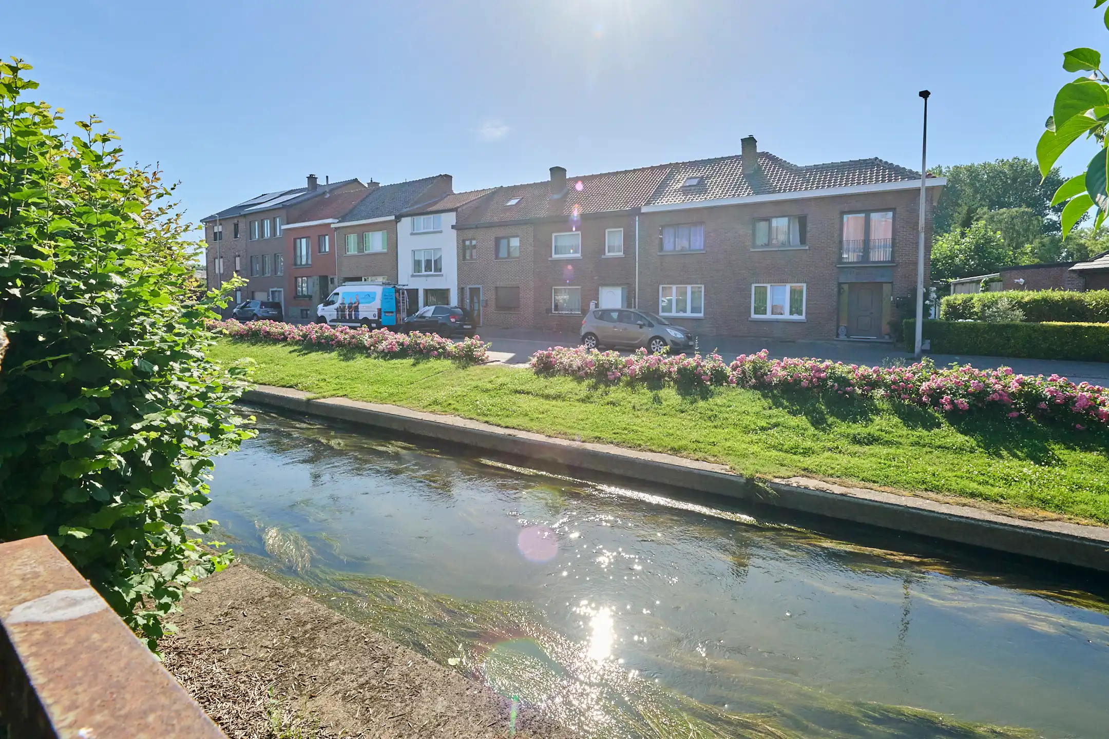Goed onderhouden rijwoning op toplocatie met parking foto 16