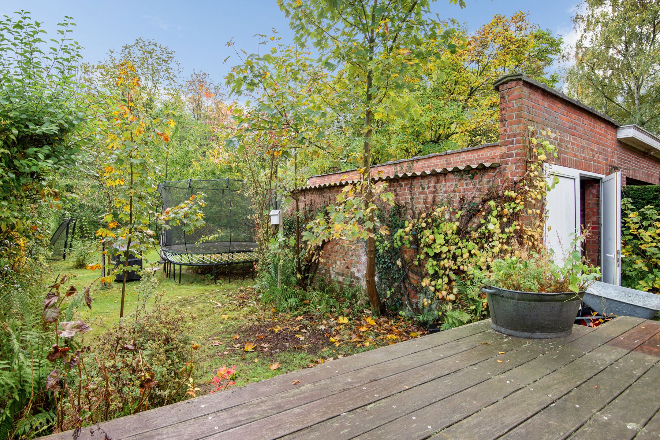 Mooie halfopen woning met garage op absolute toplocatie foto 3