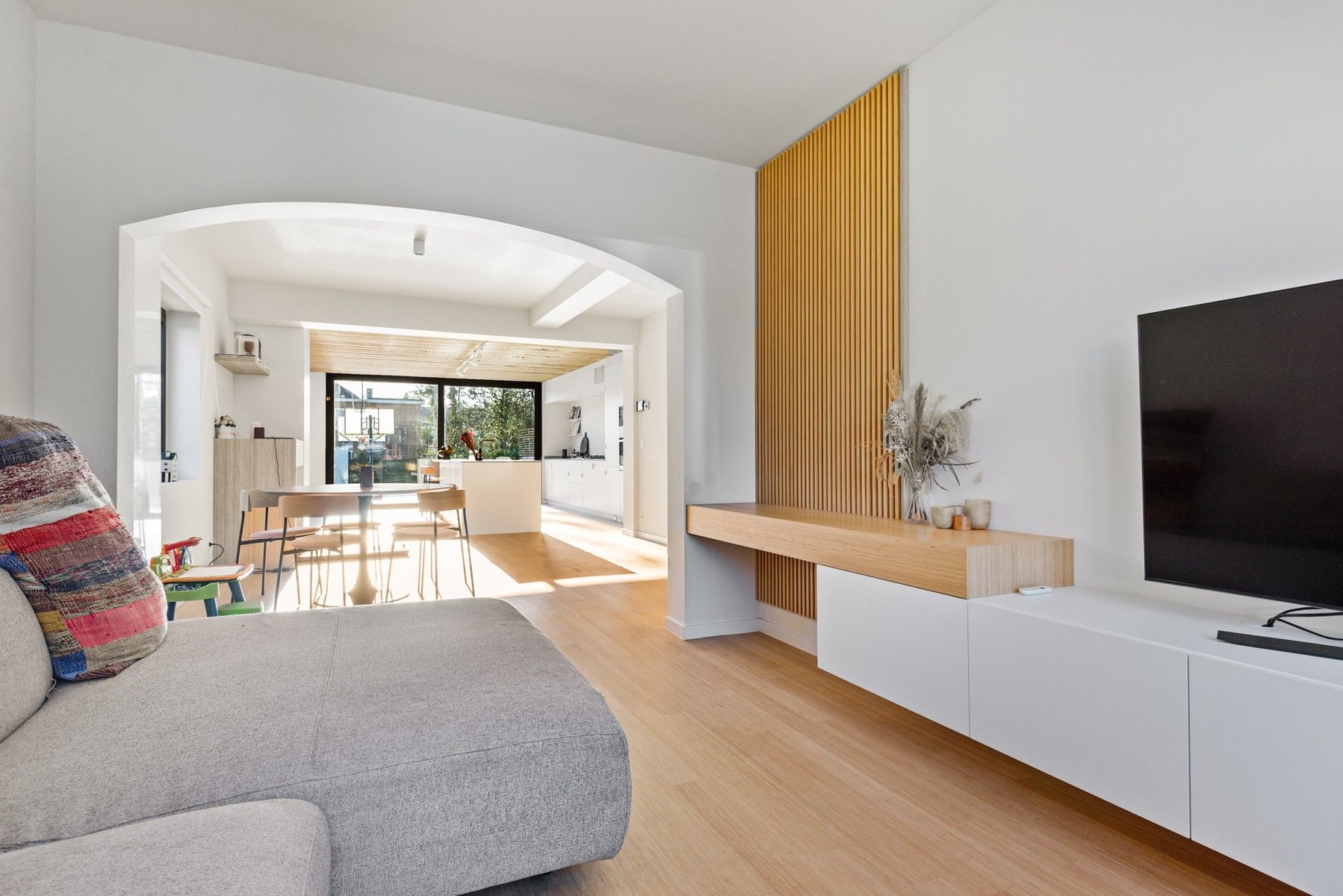 Recent gerenoveerde woning met hoogwaardige afwerking foto 2