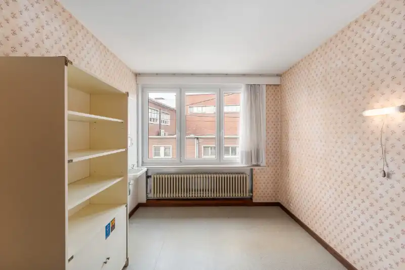 Roeselare. Uitzonderlijke ruime driegevelwoning met 5 slaapkamers en bureel, rustige straat en centraal gelegen. Zuidelijke tuin. Ideaal voor gezinnen / thuiswerkers. foto 12