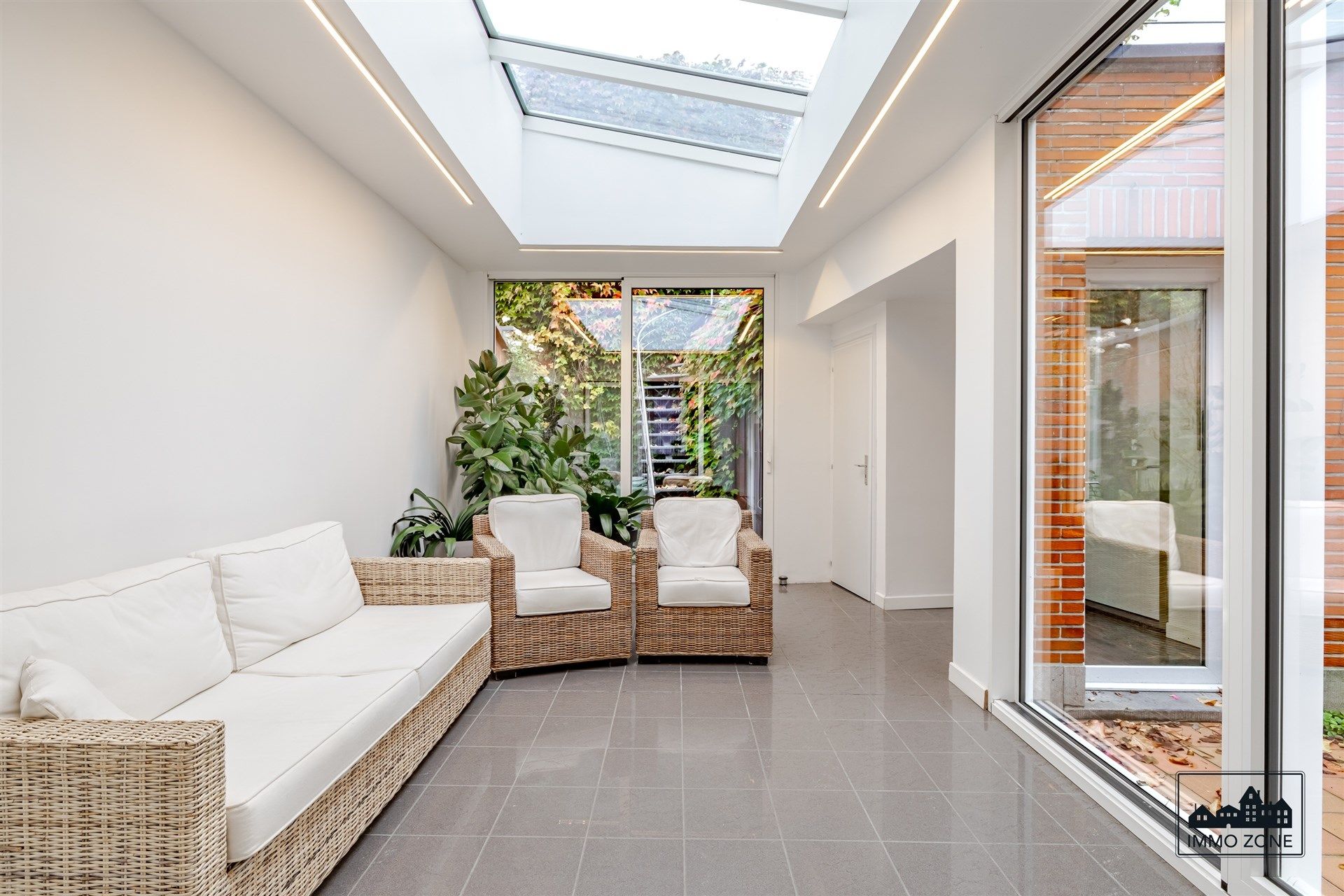 Herenhuis met dubbele garage op steenworp van Grote Markt foto 7