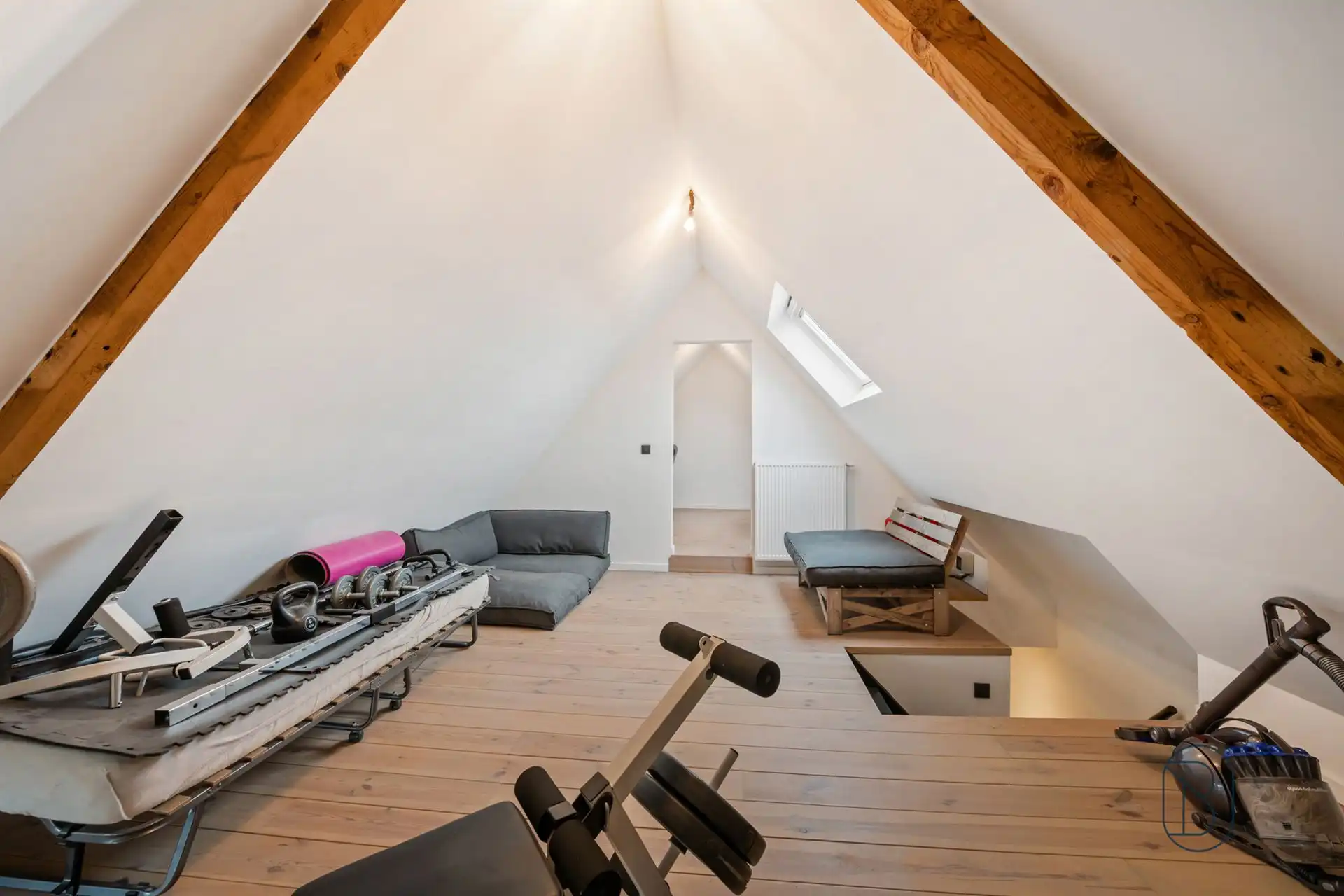 Instapklare woning met 3 slk, toffe buitenruimtes en garage foto 12