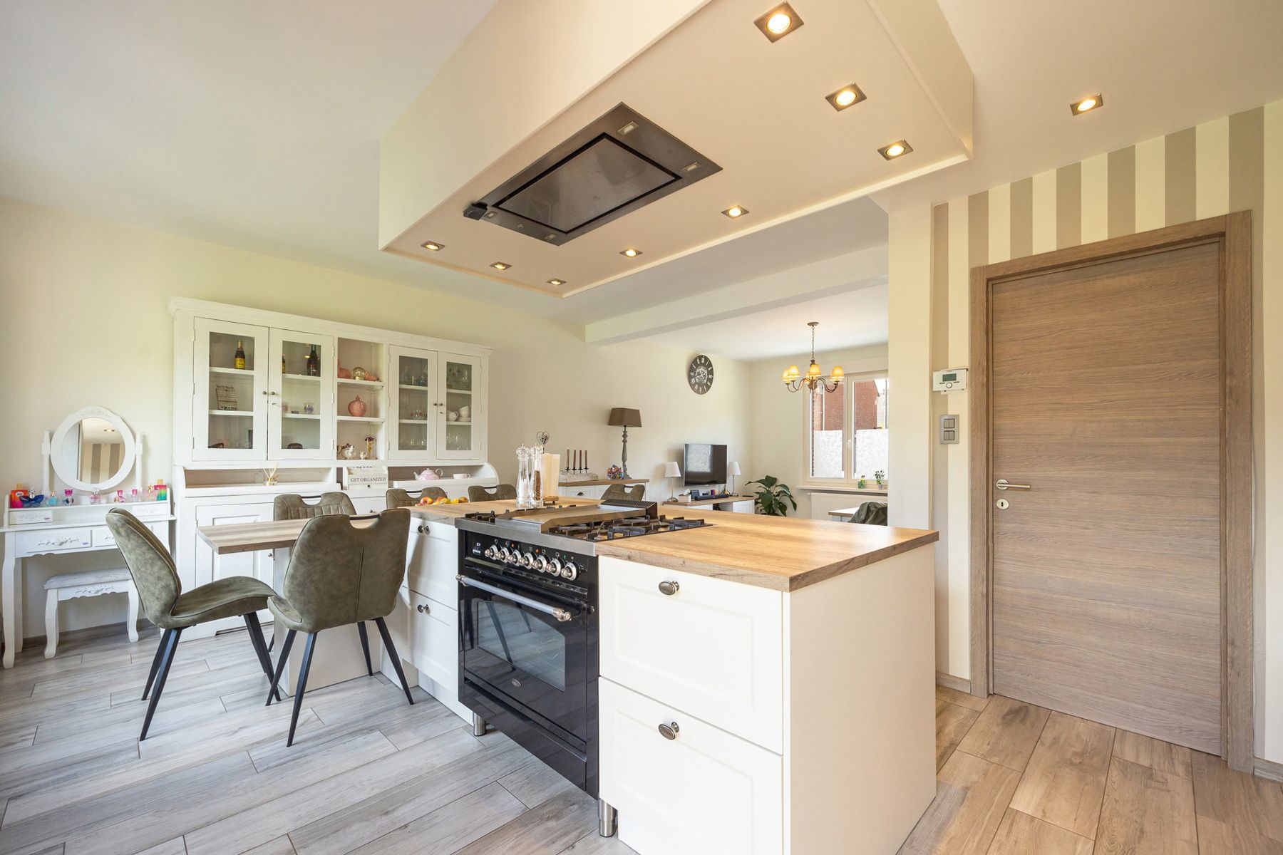 Gerenoveerde woning met zeer gunstig EPC B, in het centrum van Ekeren! foto 4