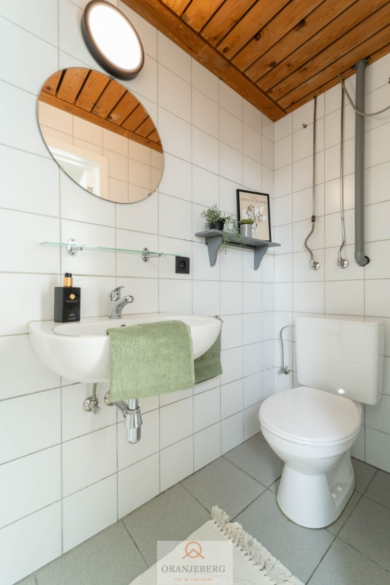 Lichtrijke studio met terras Sint-Amandsberg! foto 10