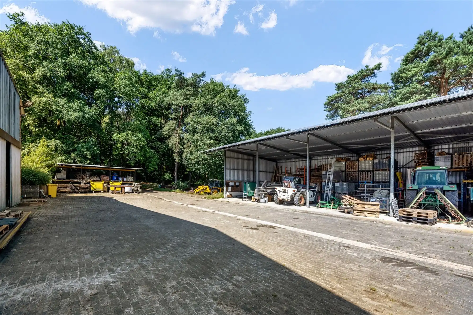 UNIEKE EIGENDOM MET 24 PAARDENSTALLEN EN BINNENPISTE OP CA 10 HECTARE TE PAAL-BERINGEN foto 10