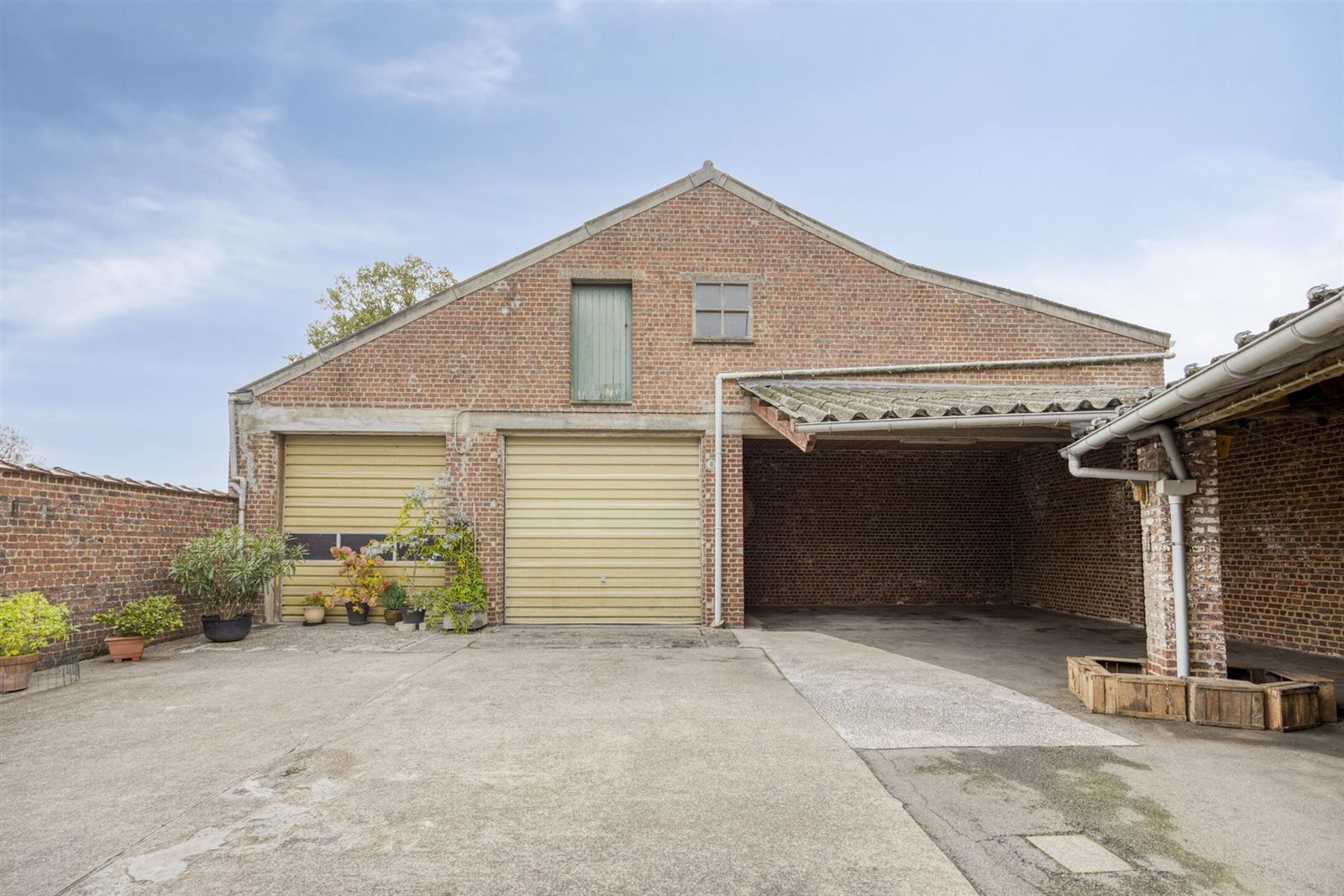 Woning met ruime loods te koop foto 44