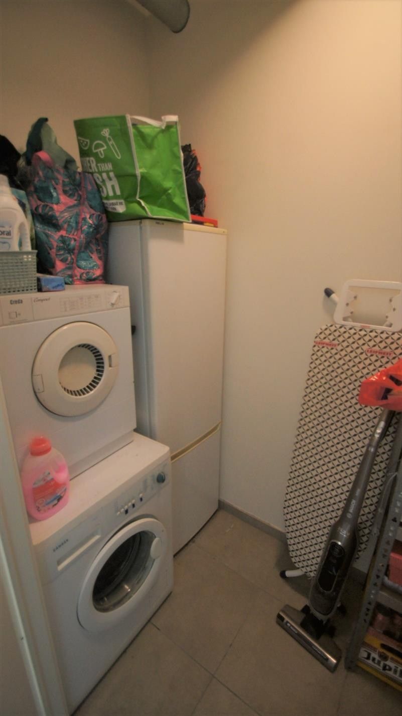 Prachtig app. met 2 slpks, autostaanplaats en ruim terras (55 m²!) foto 10